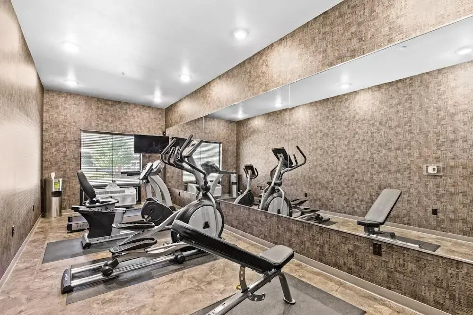 Cobblestone Hotel & Suites - Superior