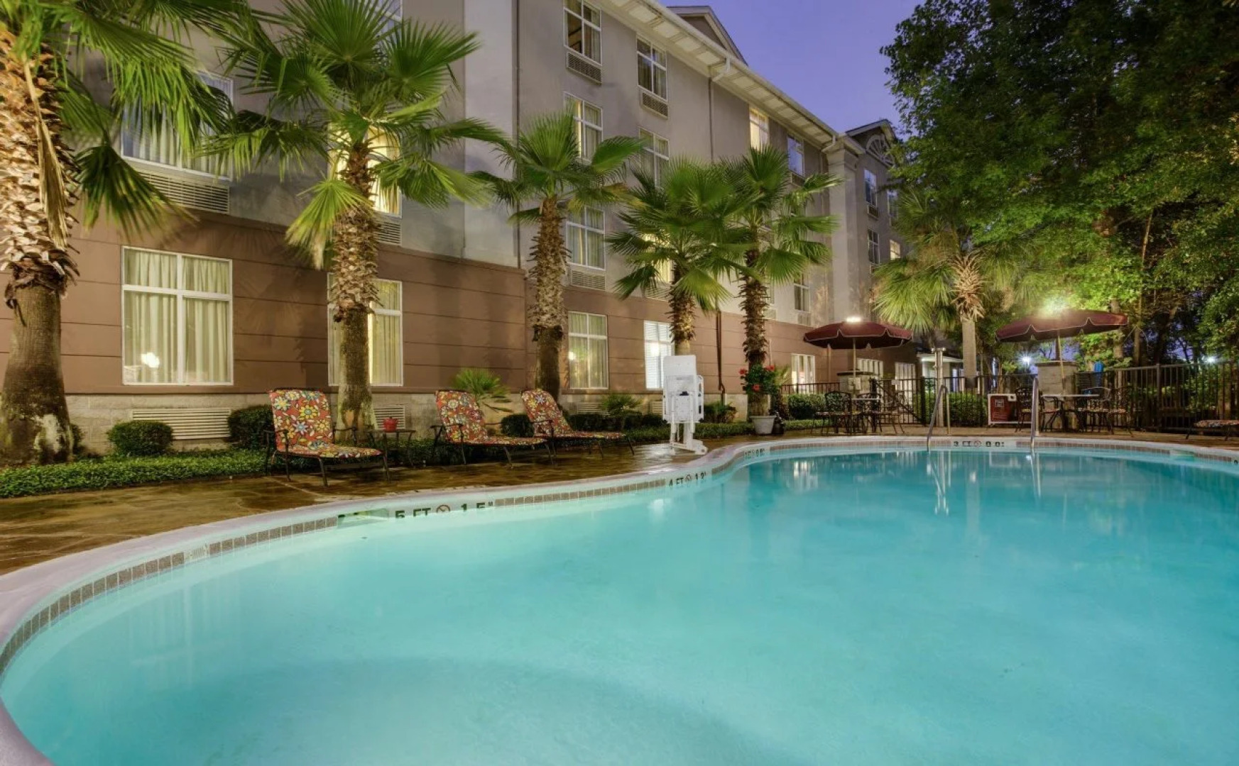 Holiday Inn Express & Suites Charleston - Northwoods by IHG