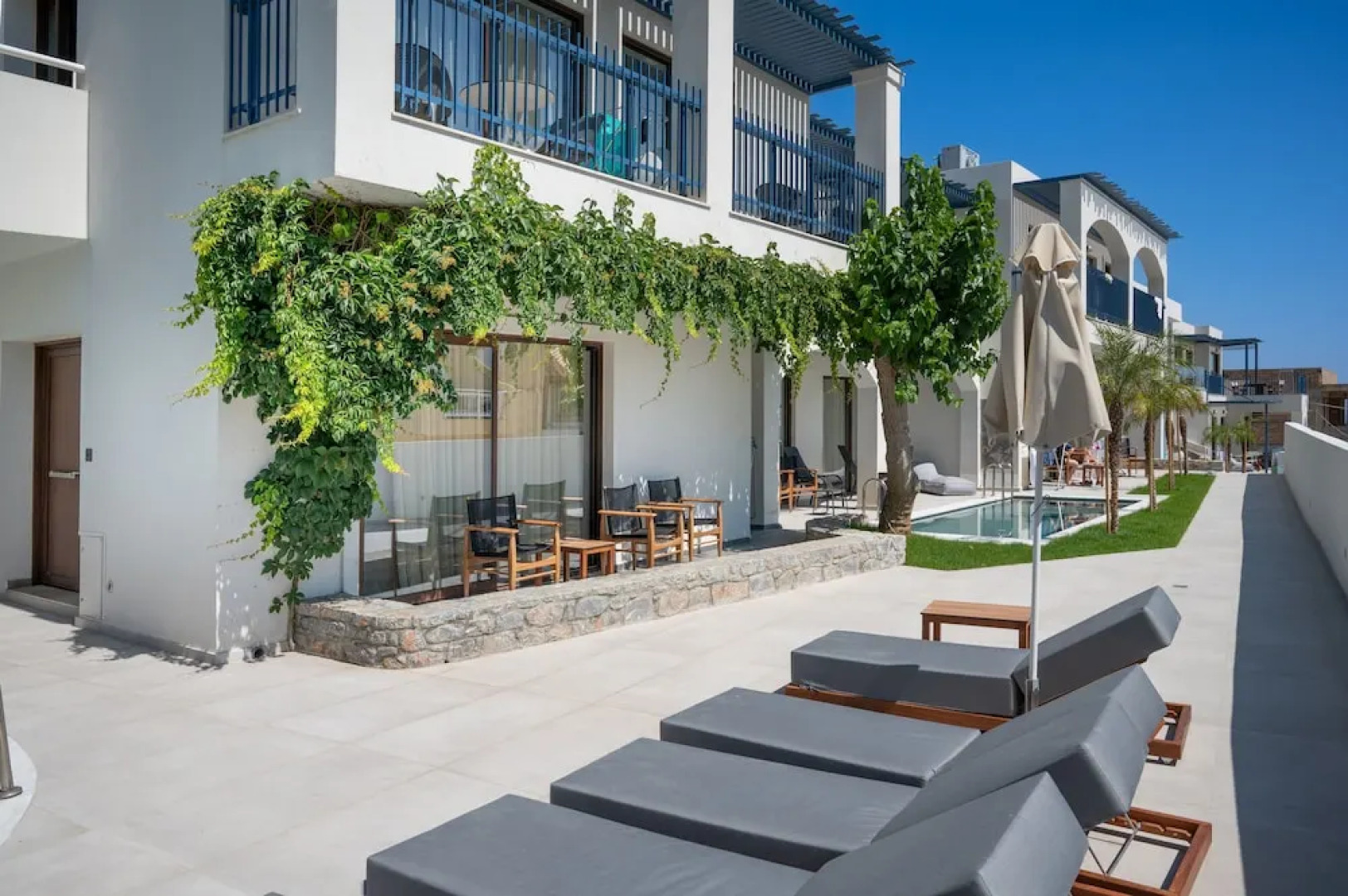 Mika Villas & Suites