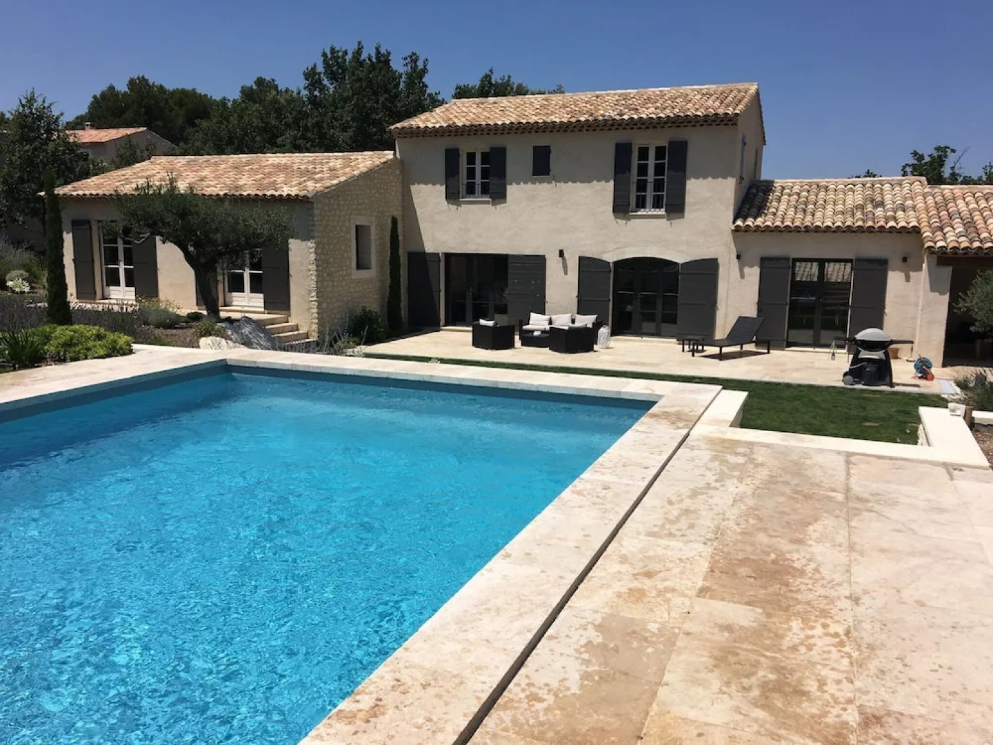Beautiful Villa With air Conditioning, Large Private Swimming Pool and Near St. Remy-de-provence