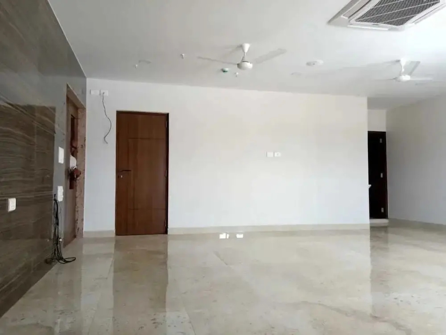 Capital O 48018 Royal Park