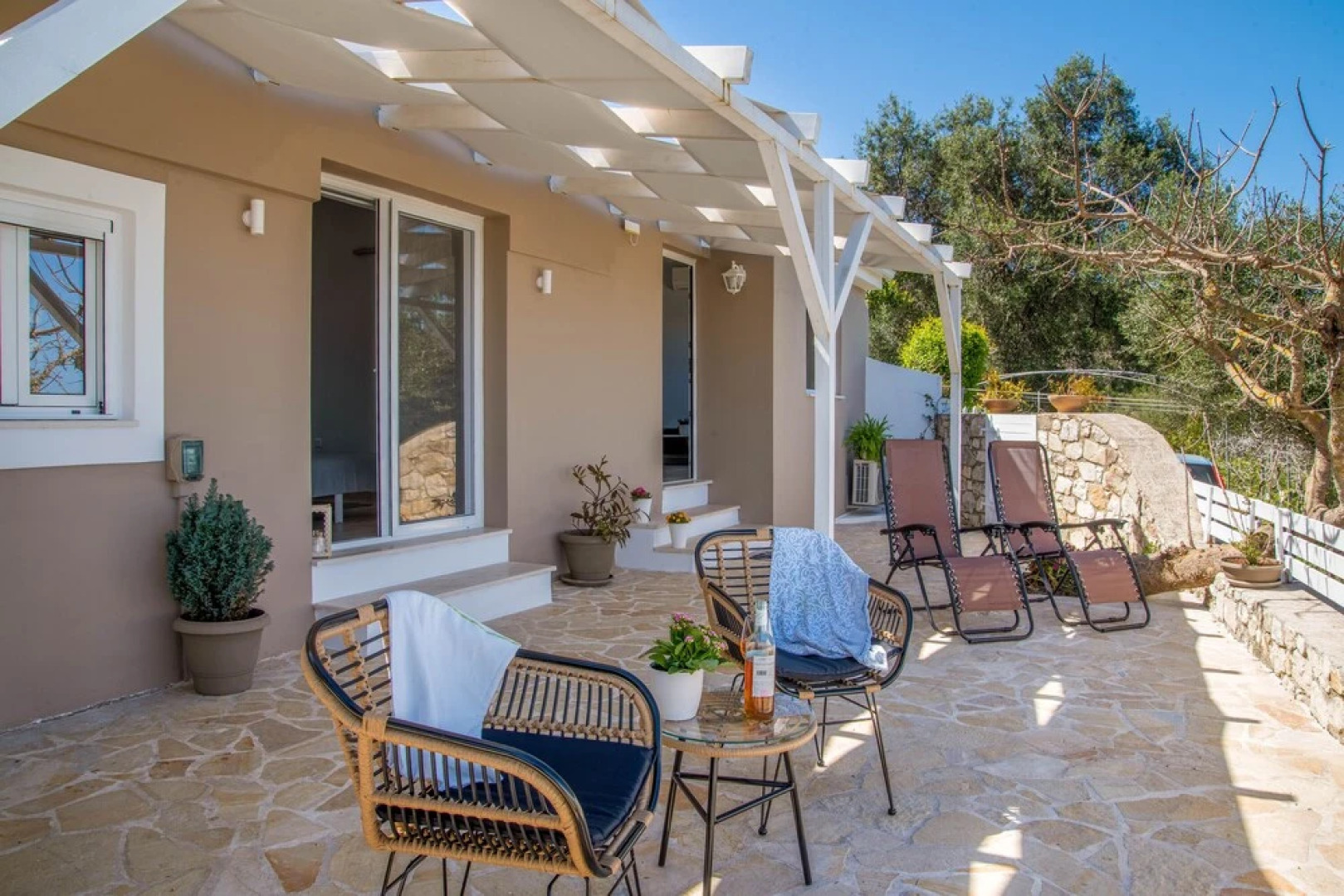 Paxos Couple House By Konnect