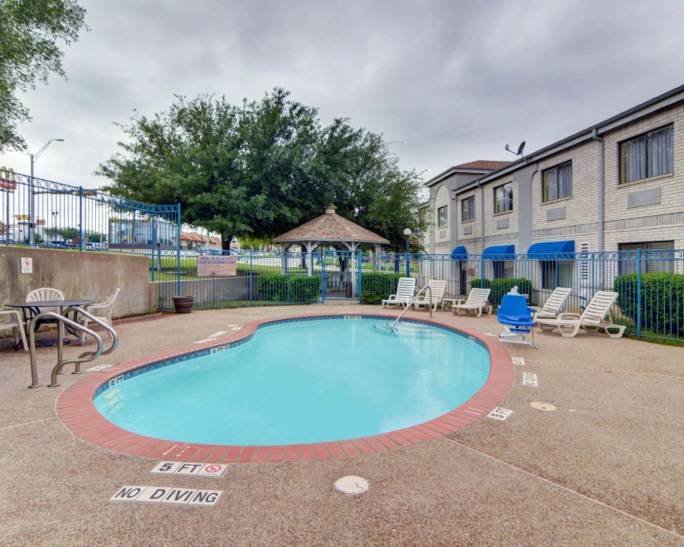Quality Inn & Suites Grand Prairie South