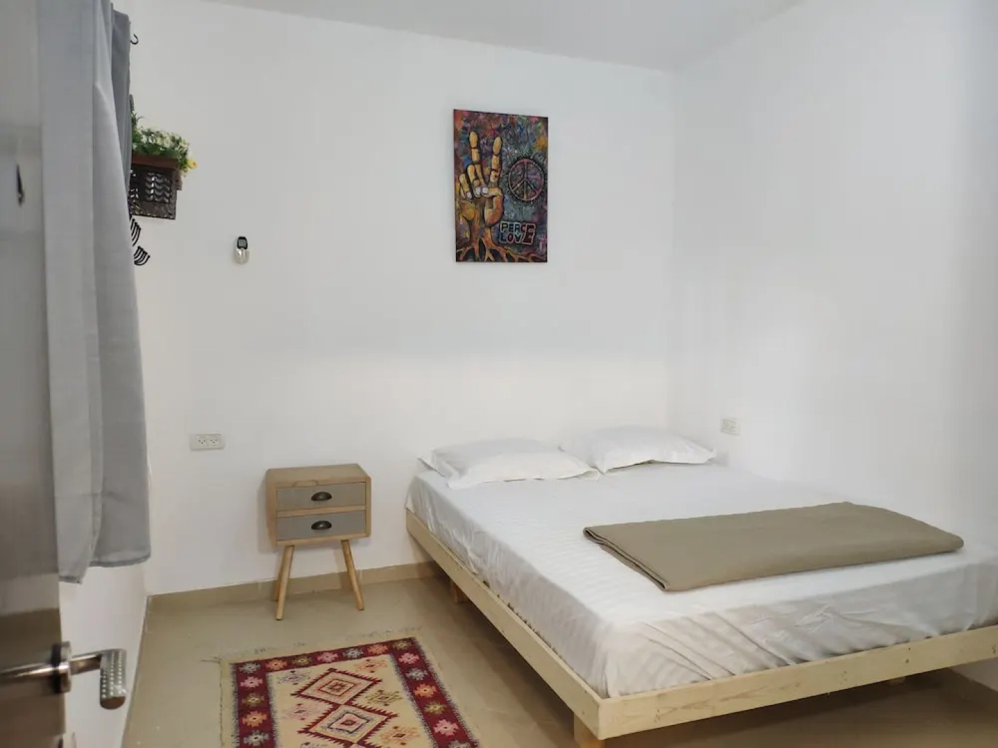 Private & Spacious Apt w Queen Beds PRKG