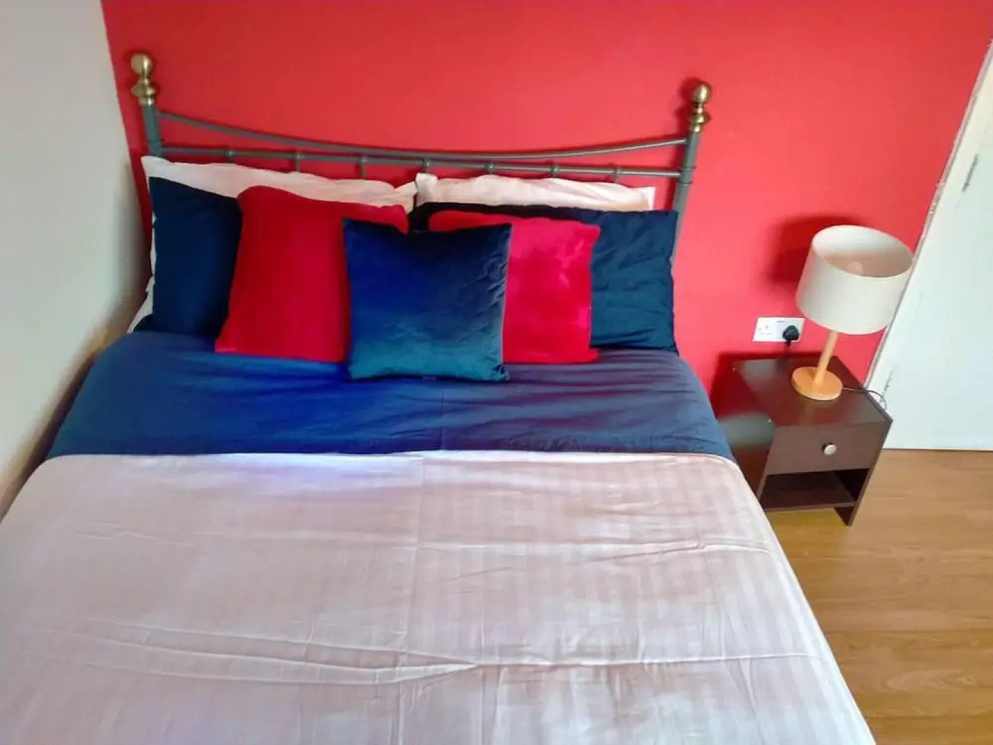 Spacious 3bed House in Walsall With Parking Onsite