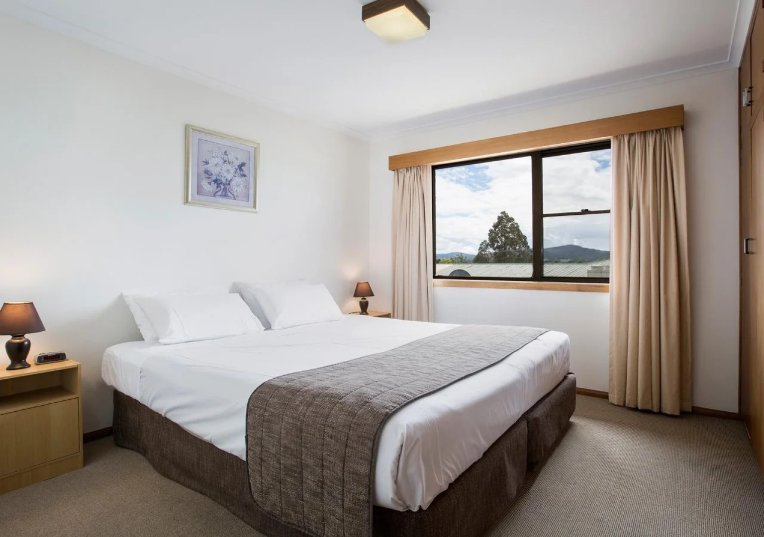 Nightcap at Riverside Hotel