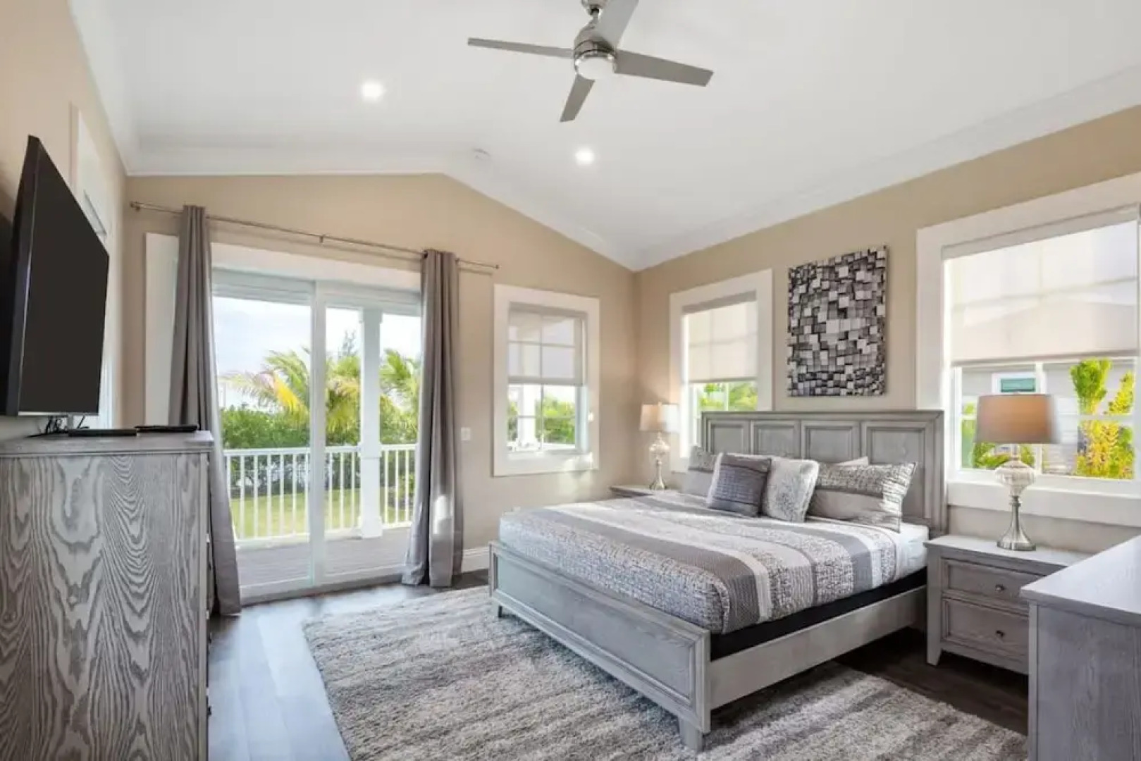 Mirador House by Brightwild Pool Dock