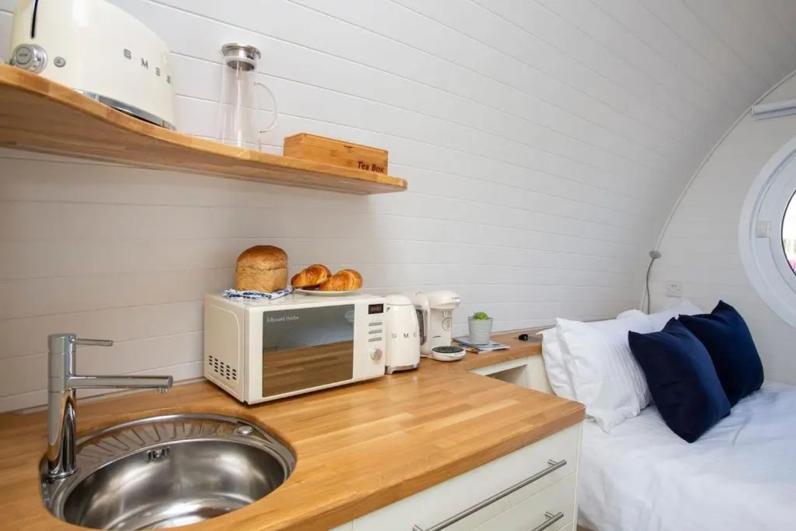 Sea Breeze Ark 900 Boat