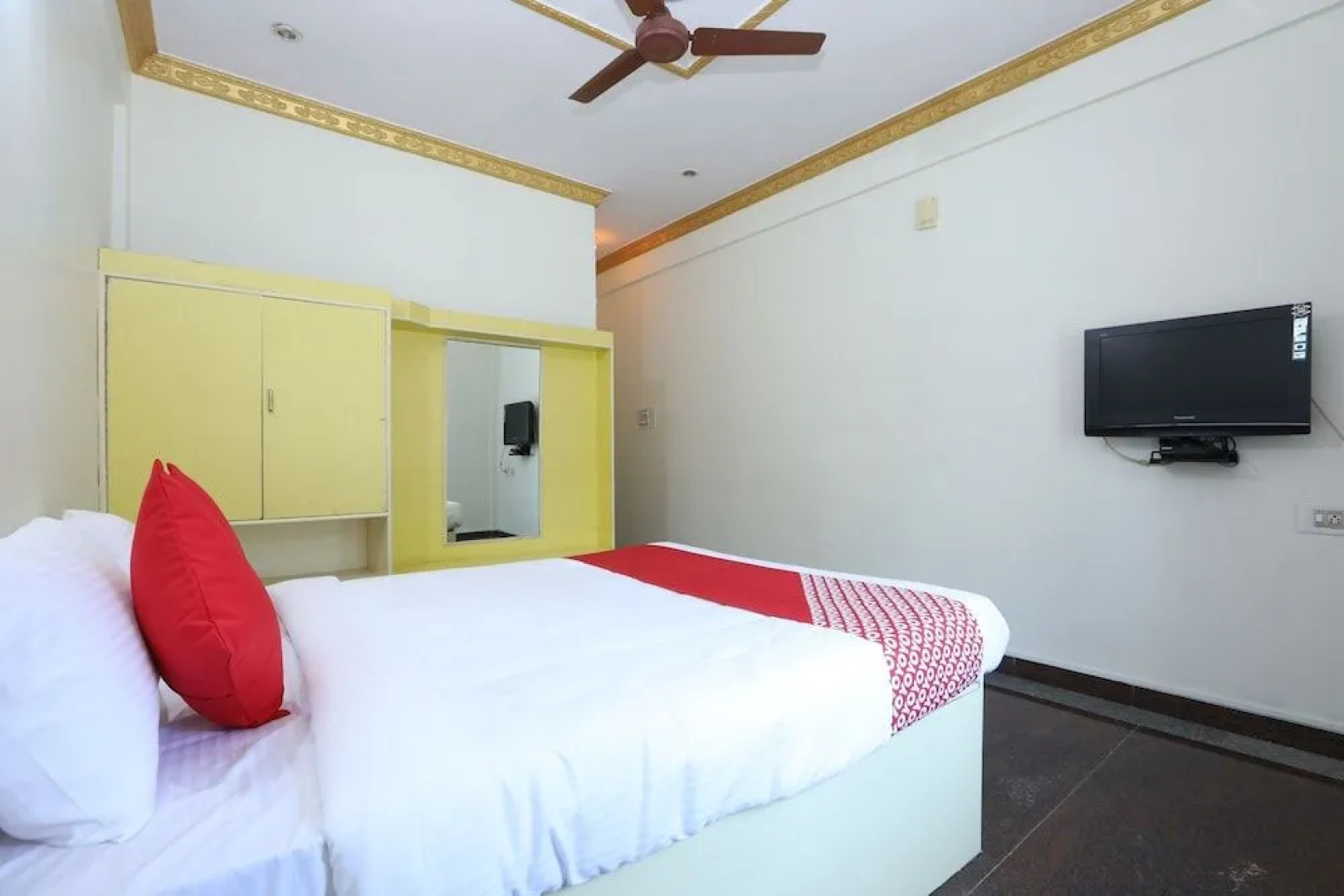 Oyo 30297 Riviera Residency