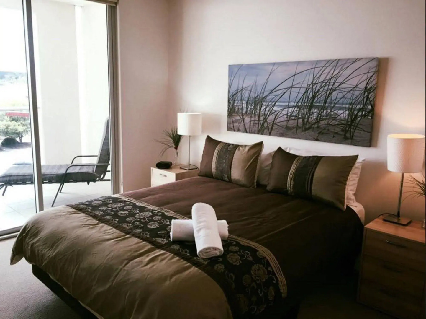 Breeze Beachfront Apartments