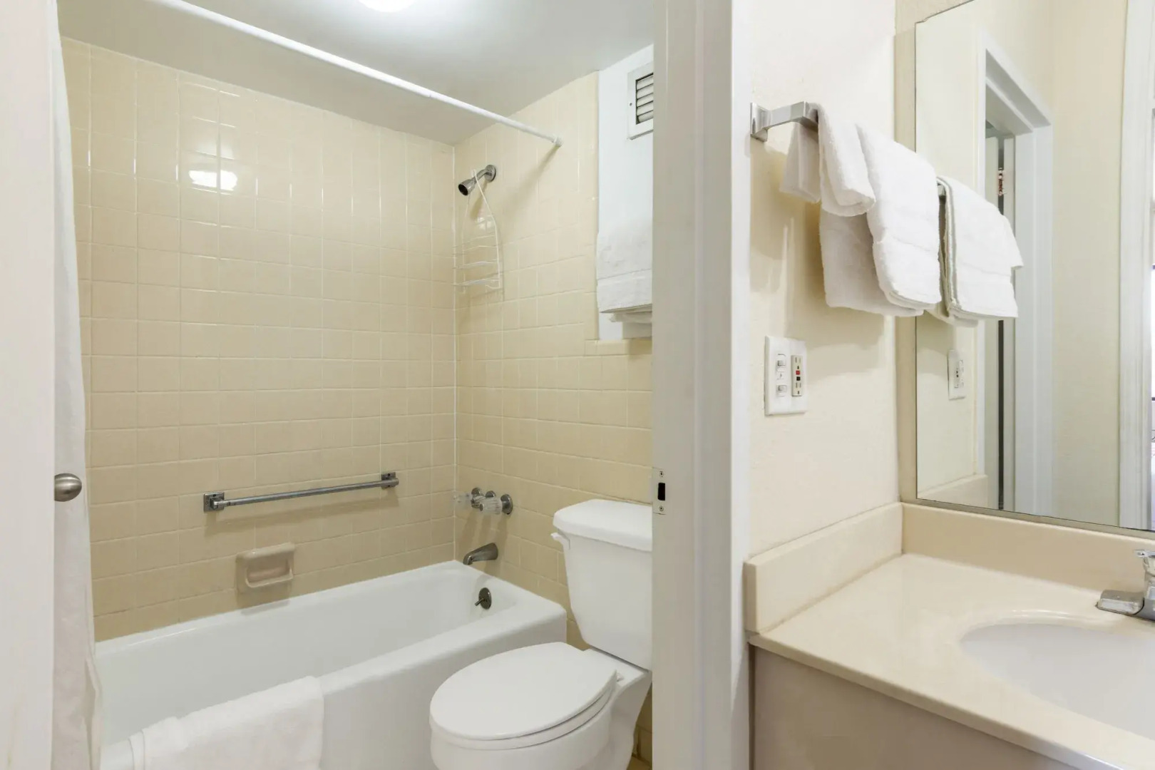 Travelers Place Inn & Suites