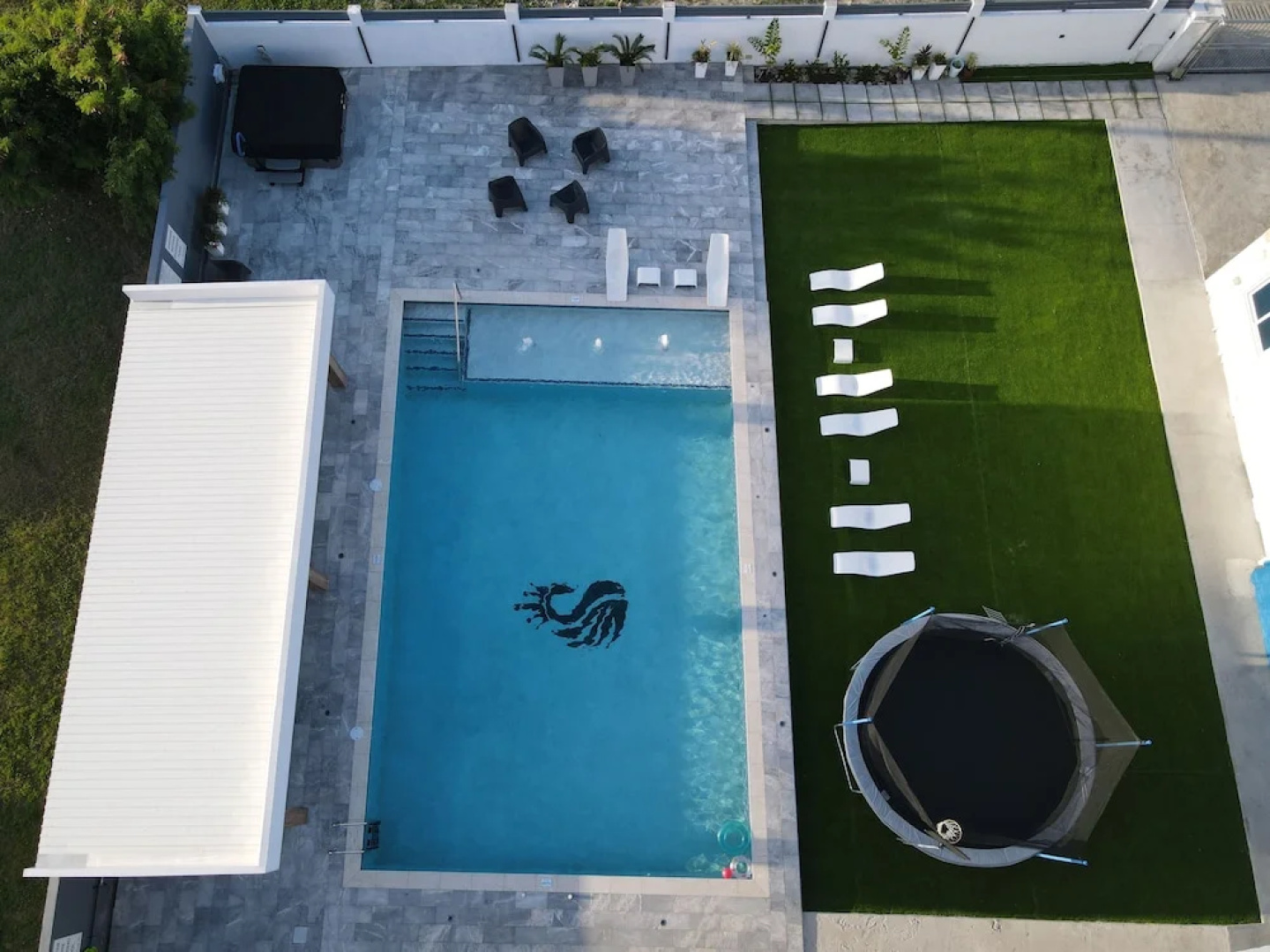 3Bd Luxury Villa Located in Prime Loc