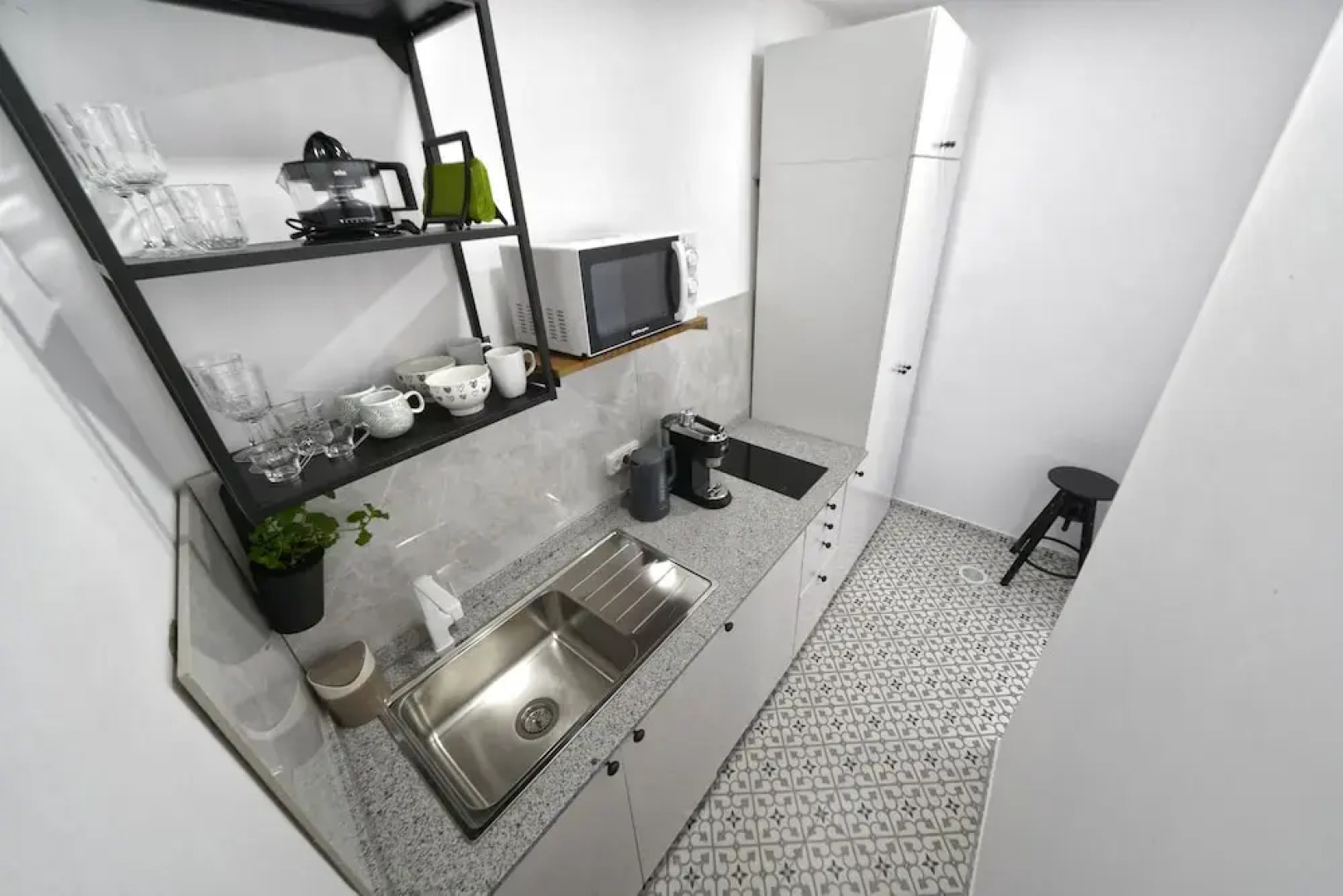 CASA VERDE Comfortable Air-Conditioned