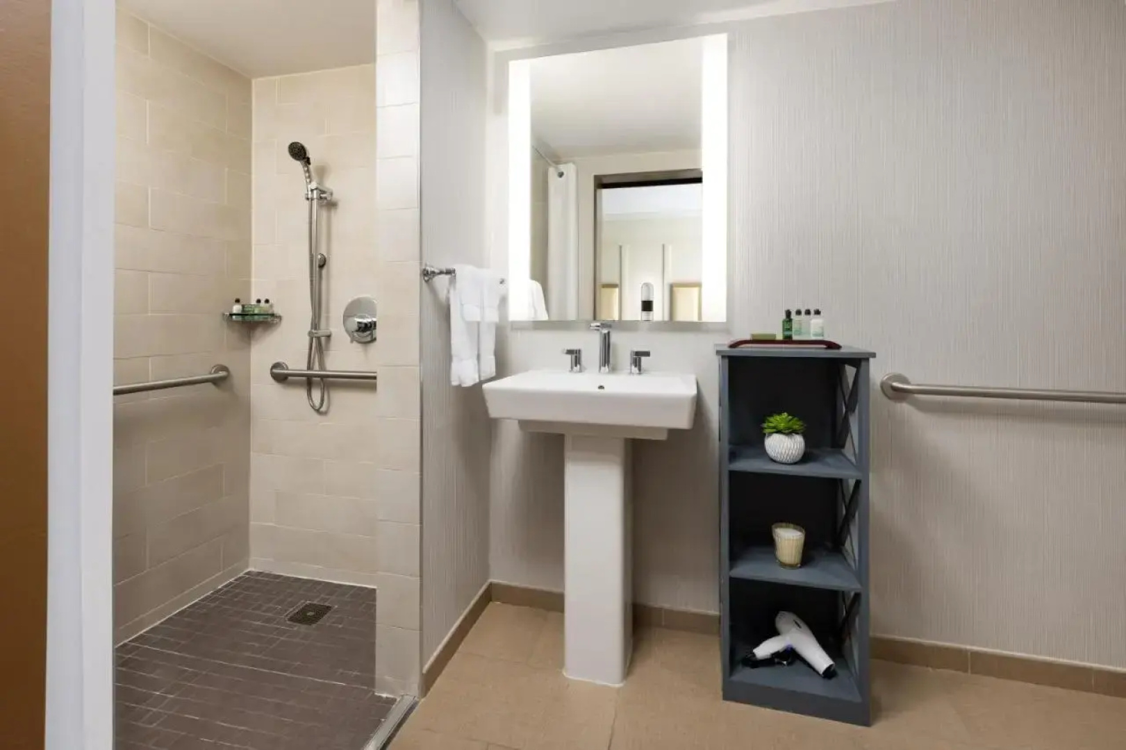 Country Inn & Suites By Carlson Calabasas