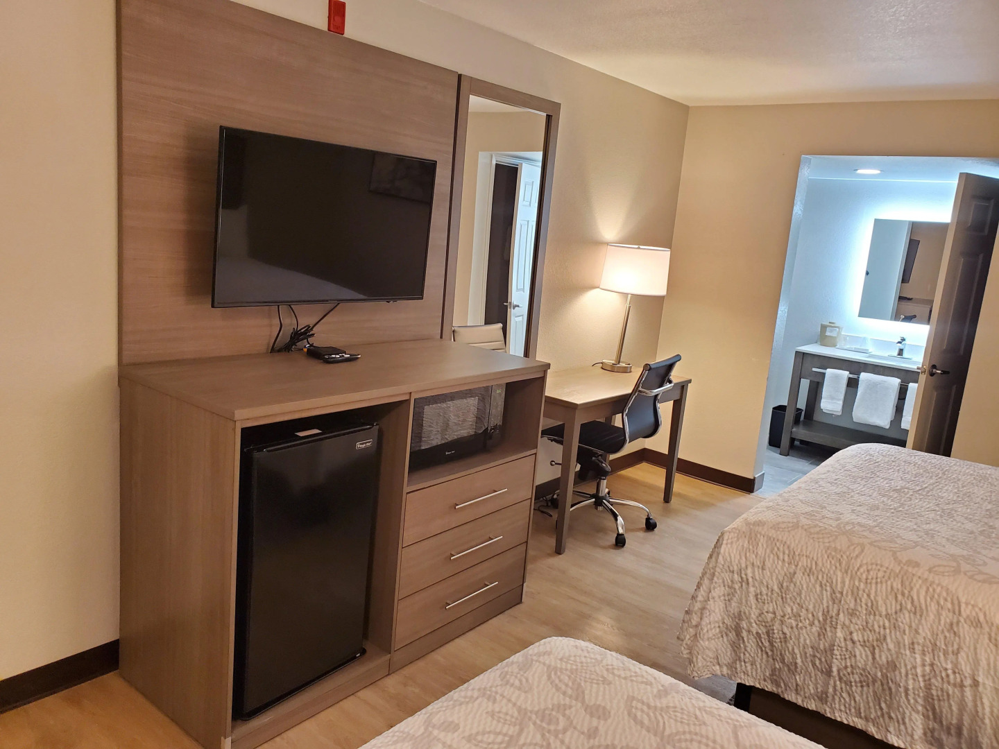 Red Roof PLUS+ Chula Vista