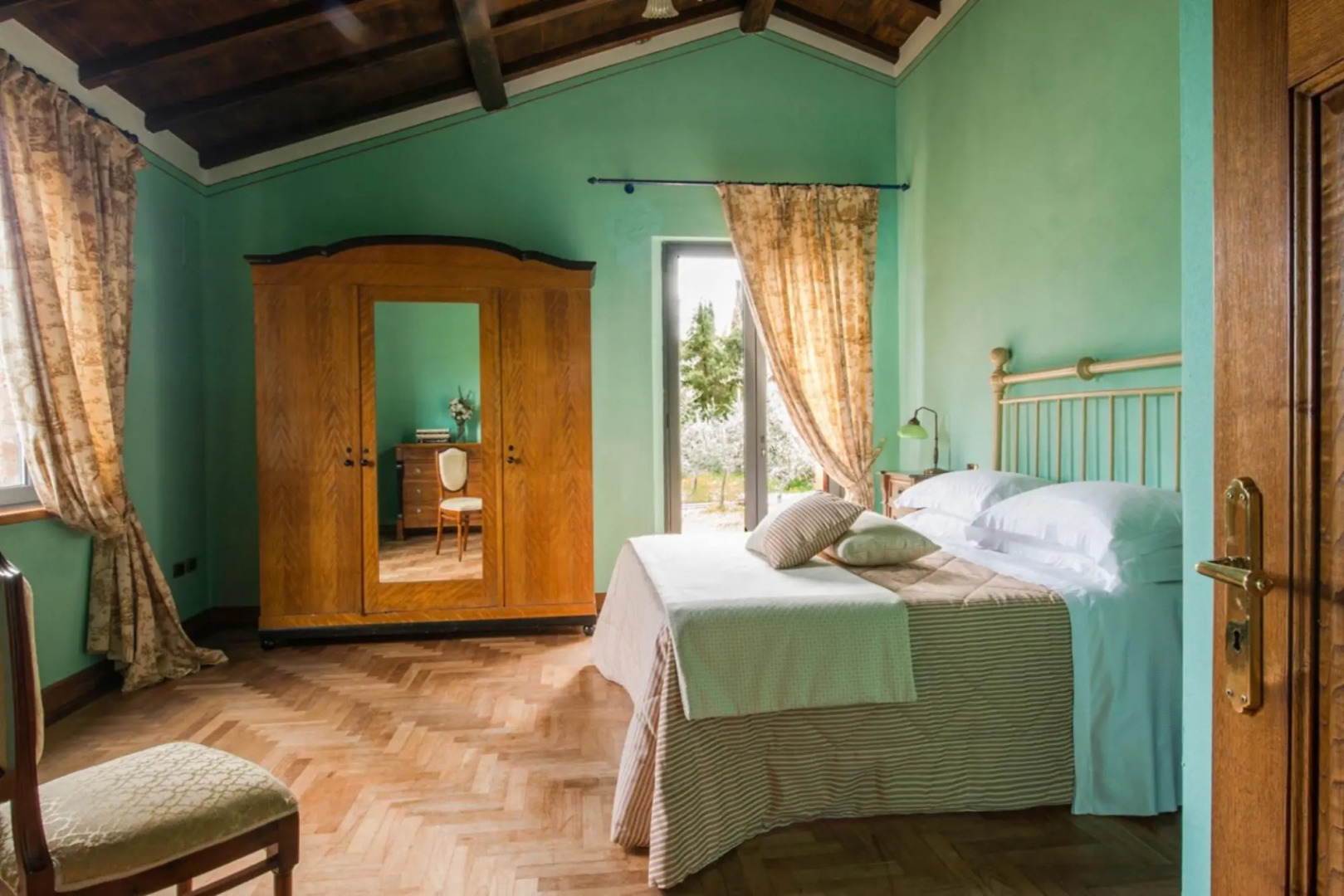 Independent Villa up to 18 Guests Pool Tennis Fitness and Wellness Area -villa Giuncheto