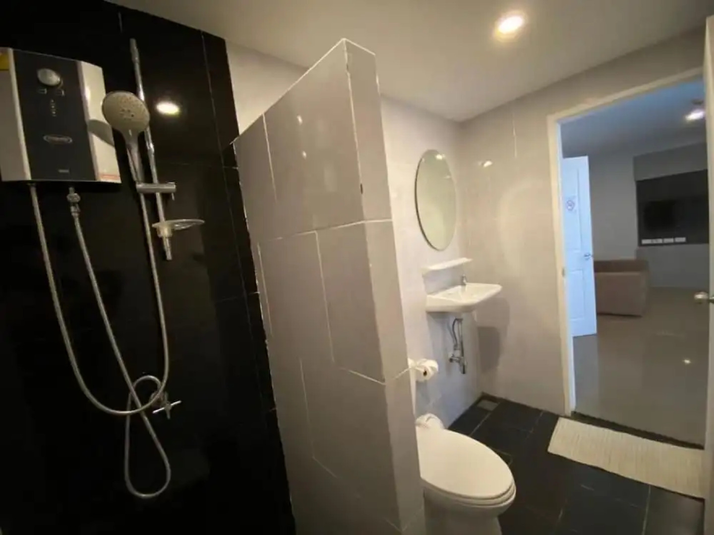 RoomQuest Sukhumvit 107