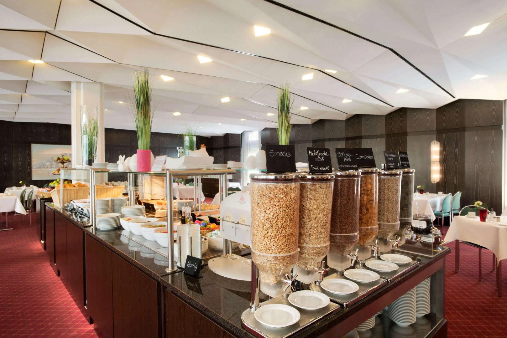 Отель Ramada by Wyndham Nuernberg Parkhotel