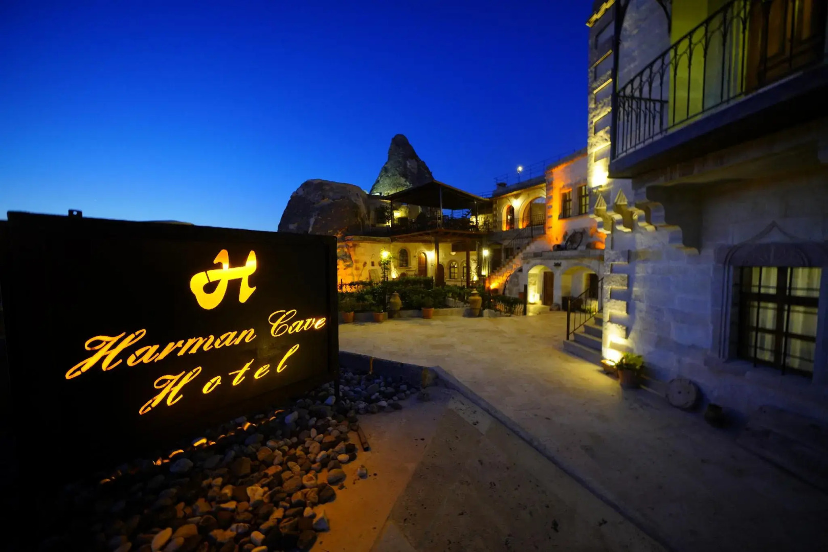 Harman Cave Hotel