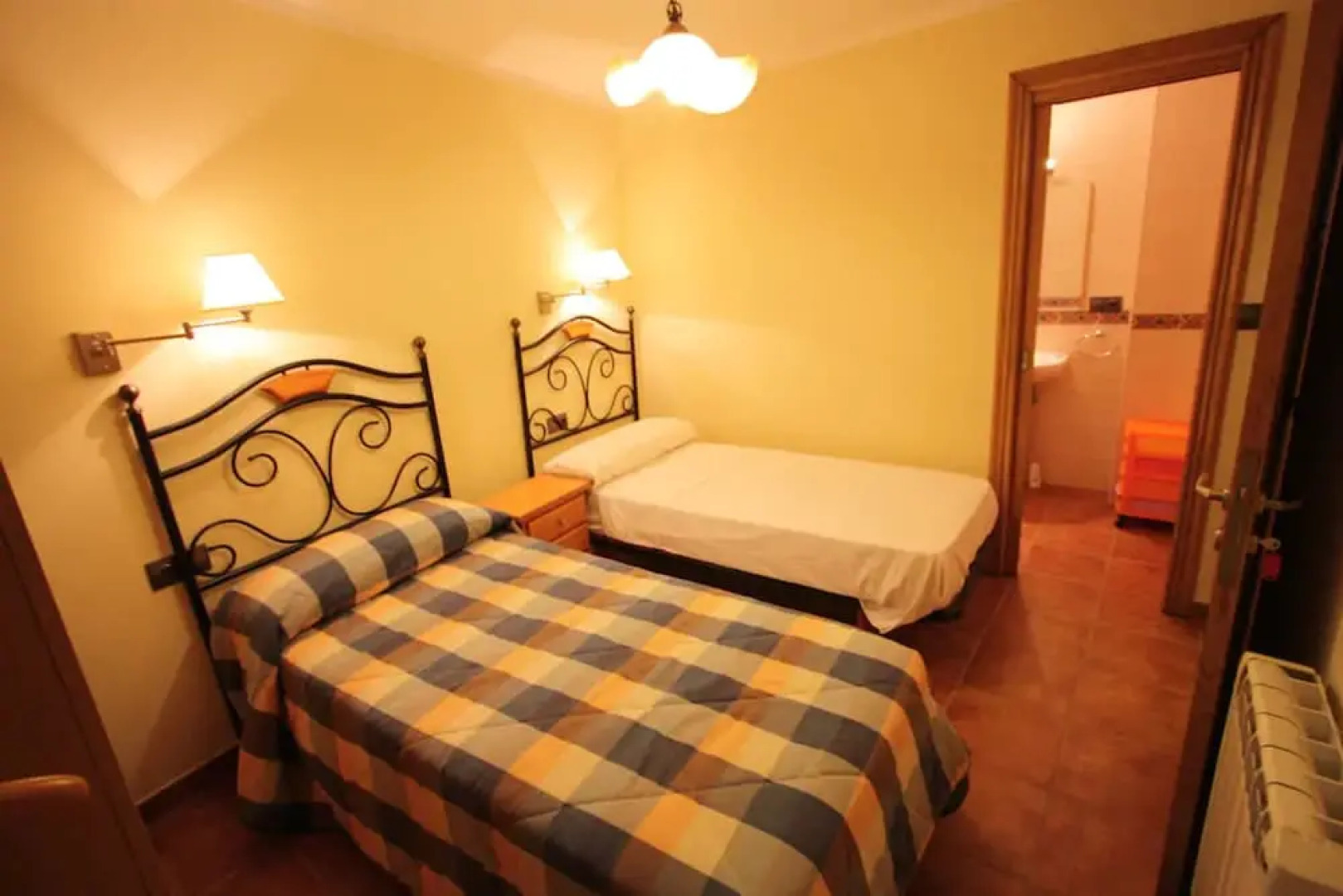 House - 5 Bedrooms - 107654