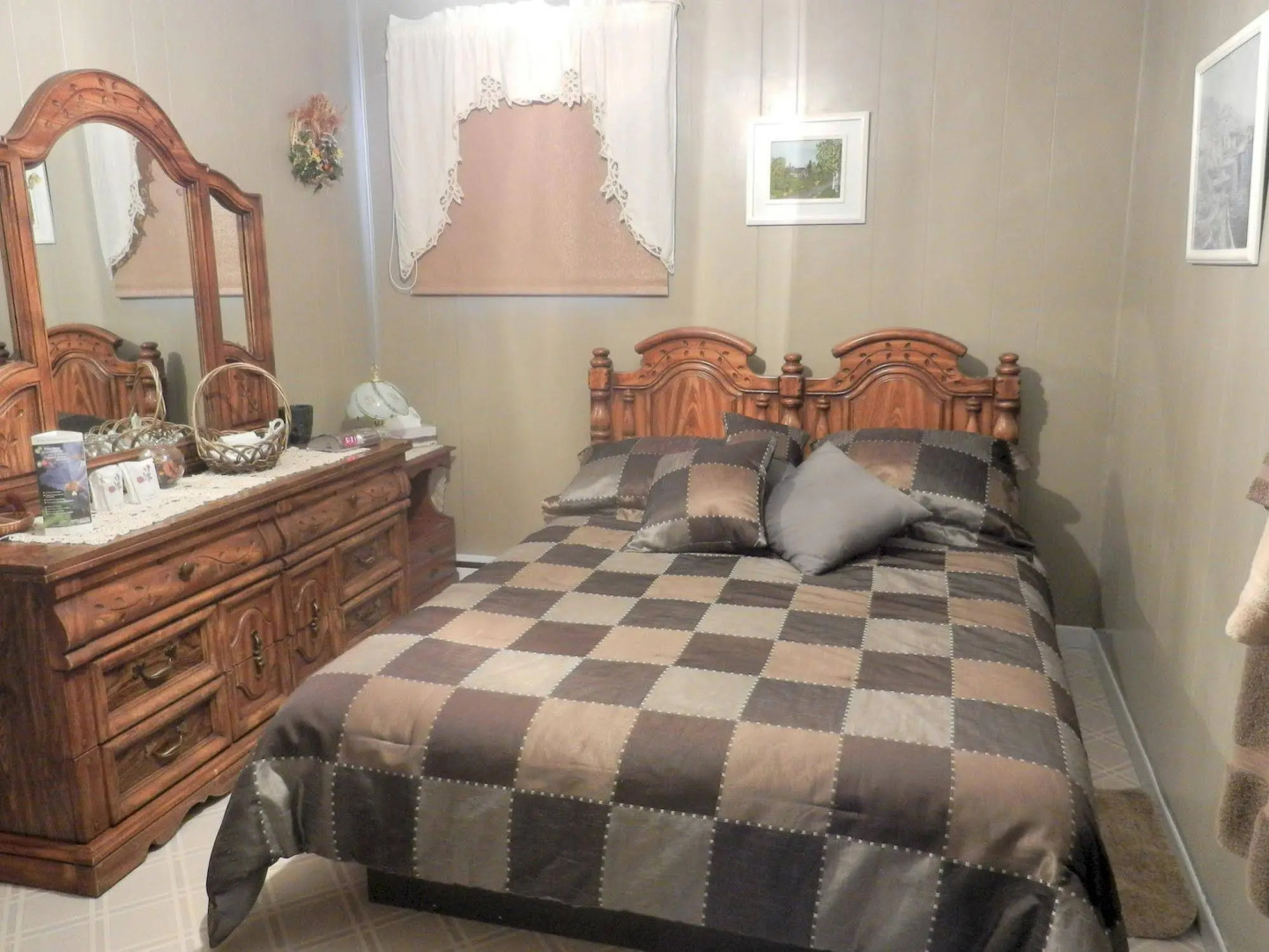 Domaine Joseph Ross Bed and Breakfast