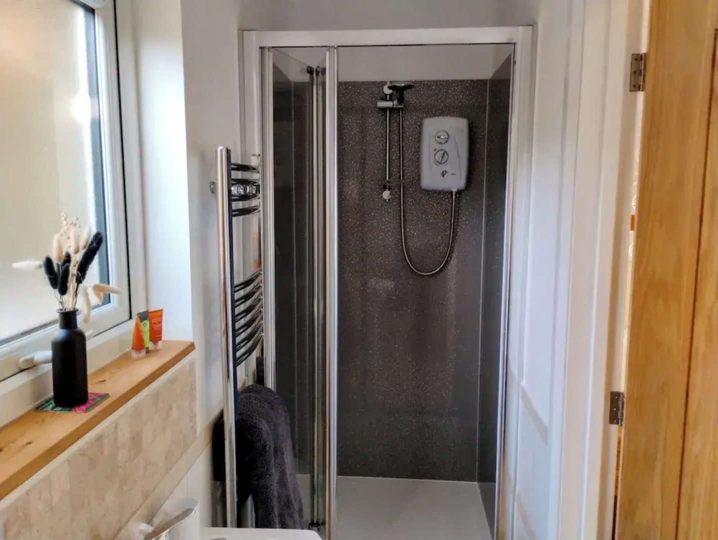 Y Caban-the Cabin-1 Bed-sleeps 2-parking-fast Wifi