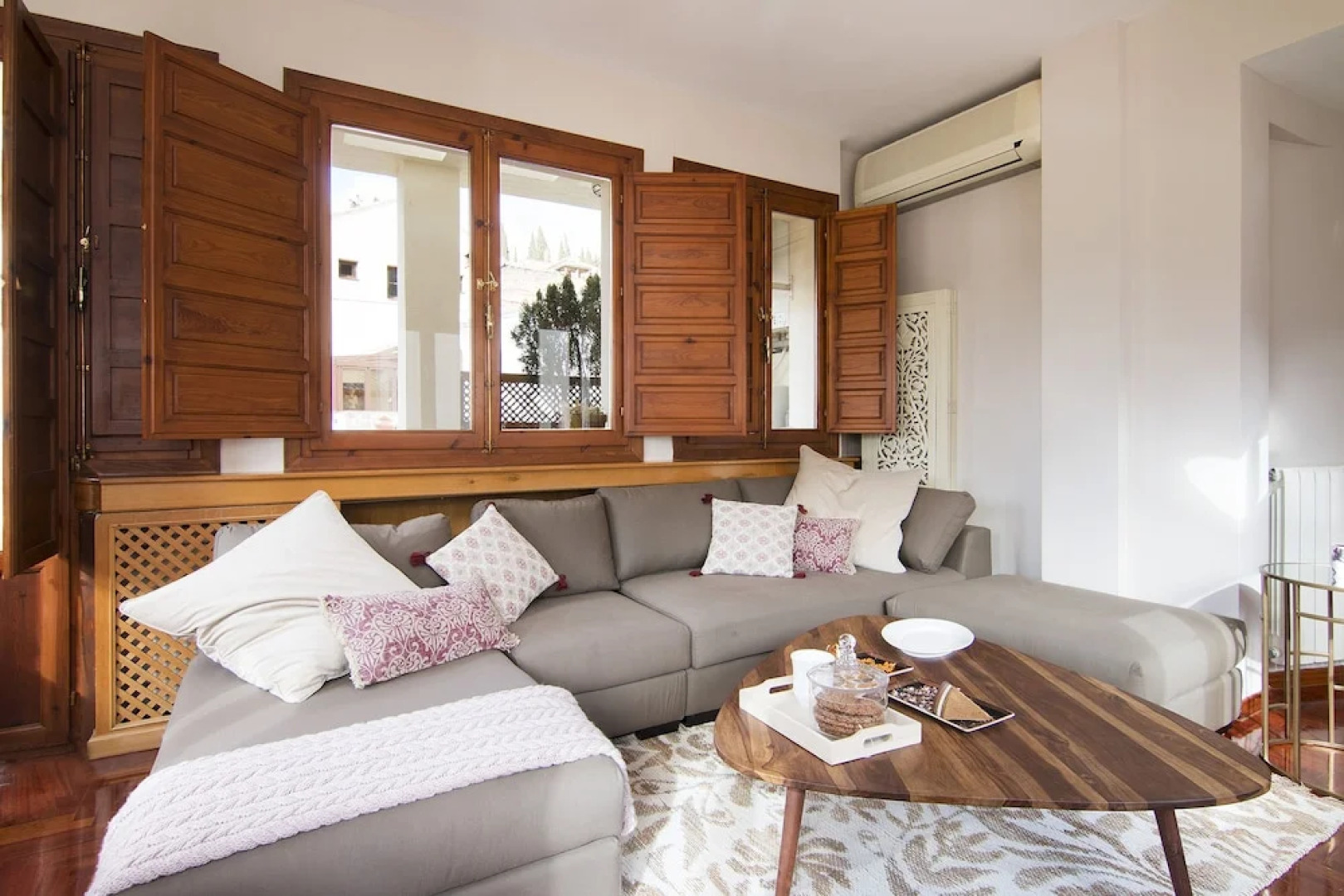 Alhambra Penthouse parking free