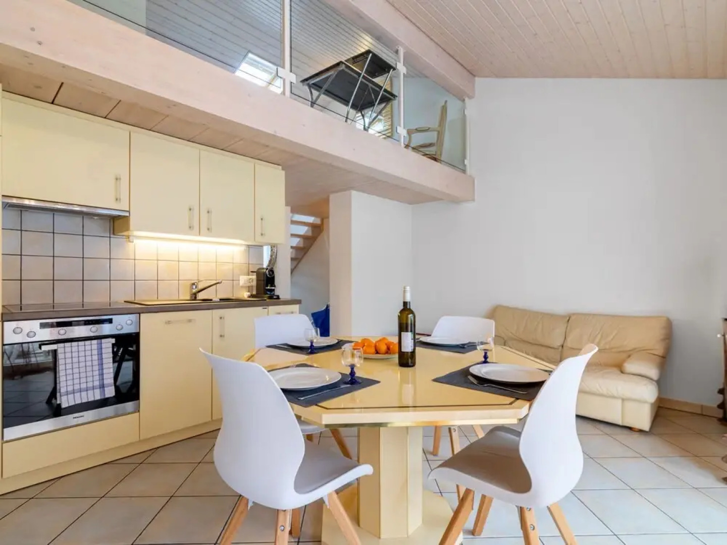 Tasman S12 2 Port-valais