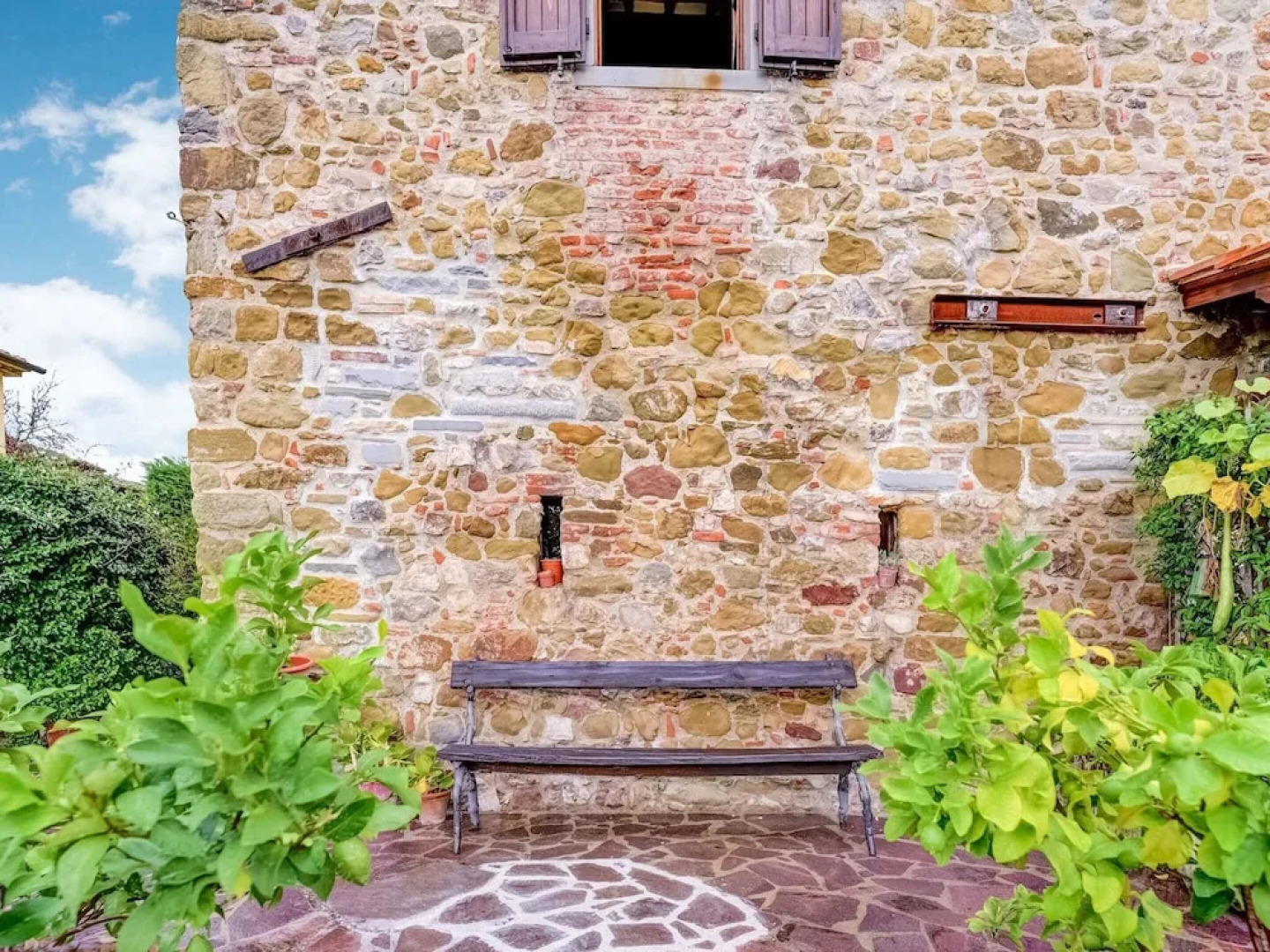 Welcoming Holiday Home with Swimming Pool in Le Ville