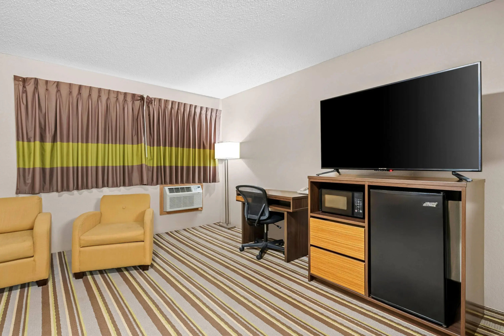 Super 8 by Wyndham Blue Earth