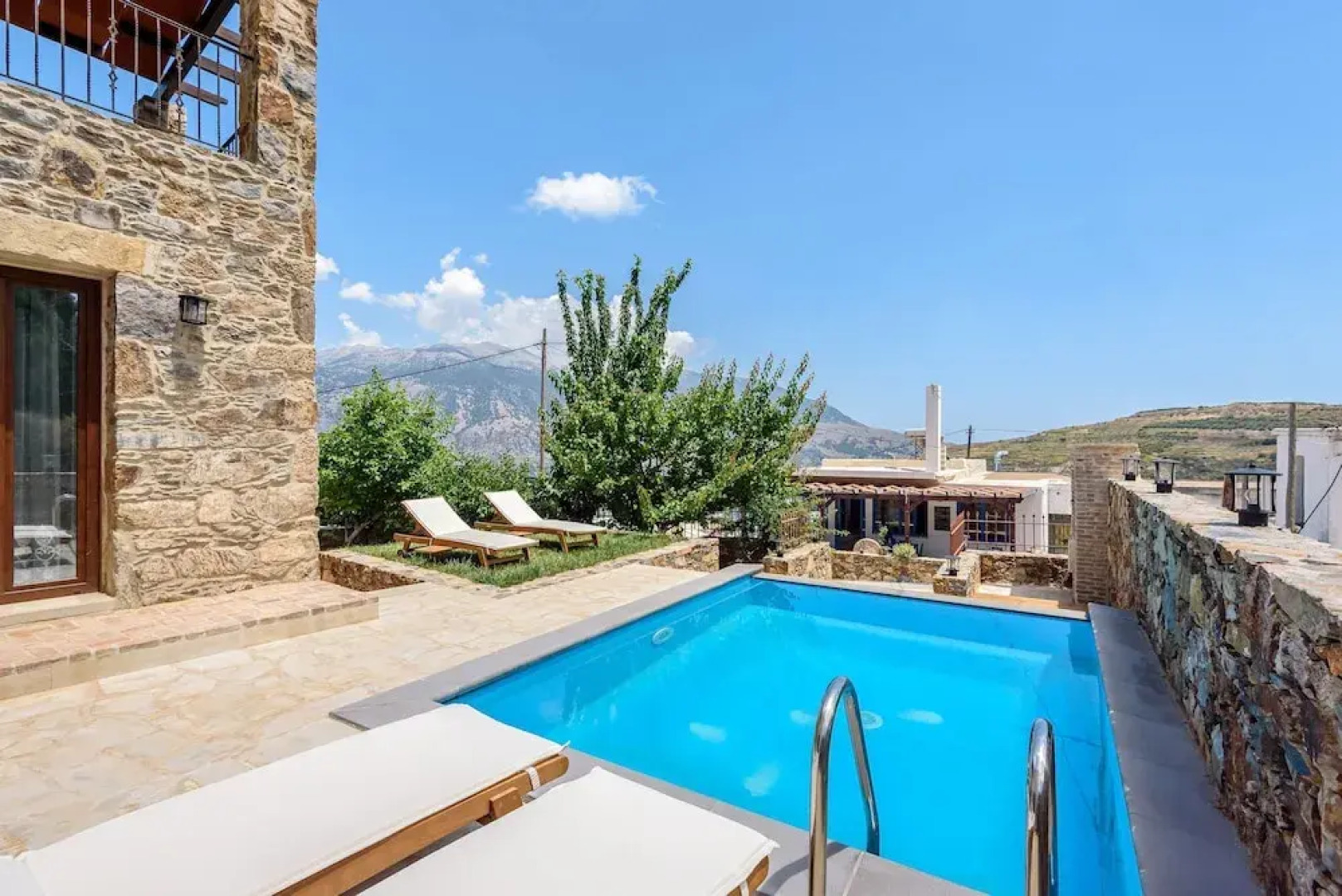 Minos Country Living Apartments