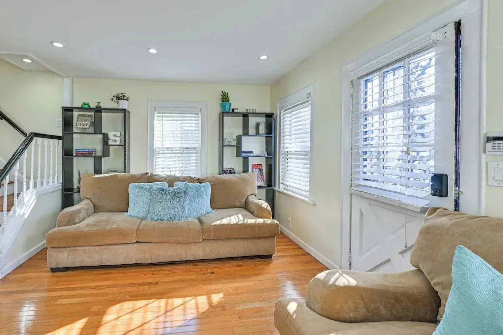Charming Valley Stream Home: 24 Mi to Central Park