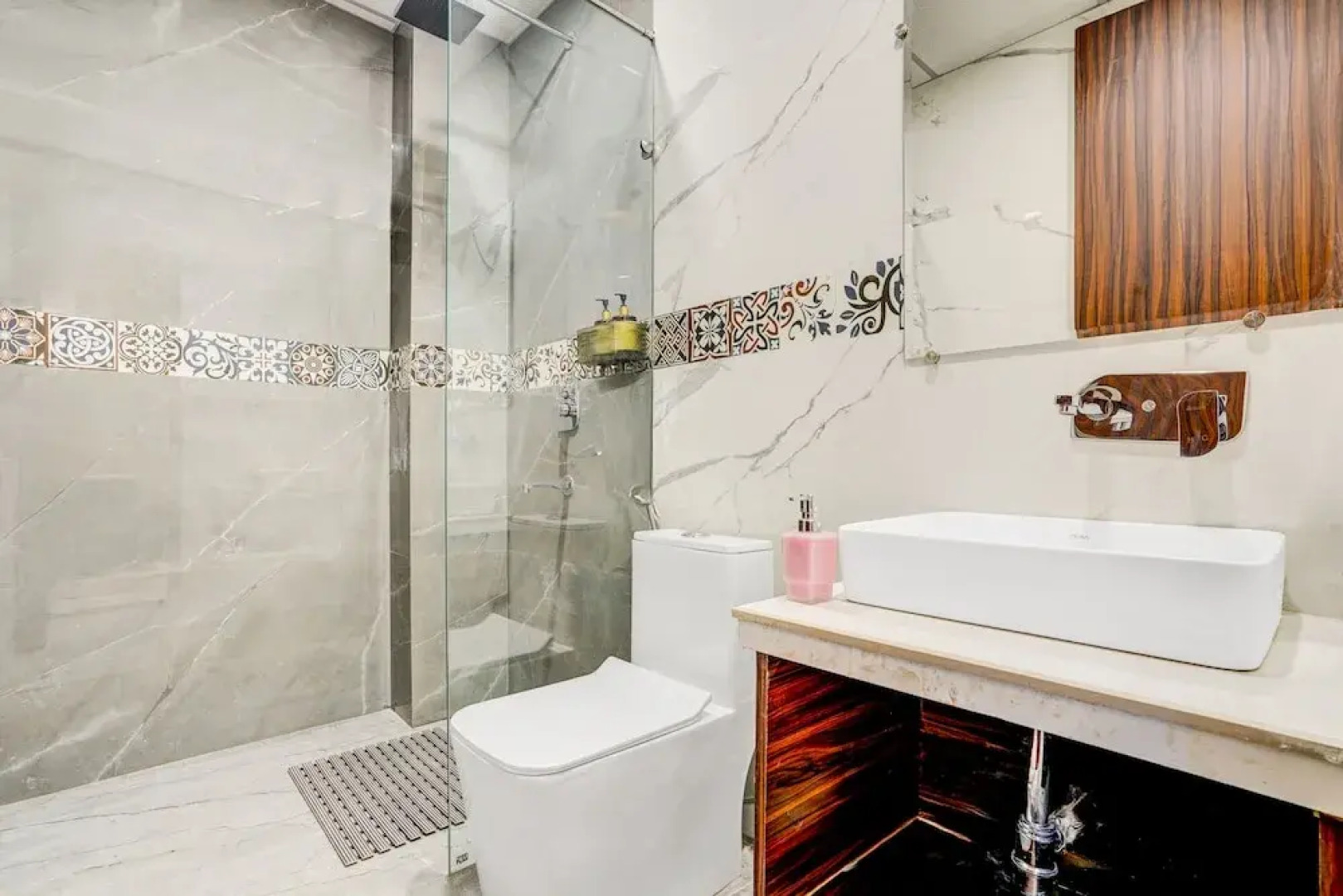 Alaya Stays Serene Woods Hotel Near Mall Road