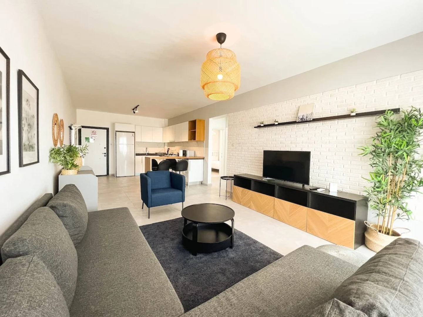 Helena Pool Apartments