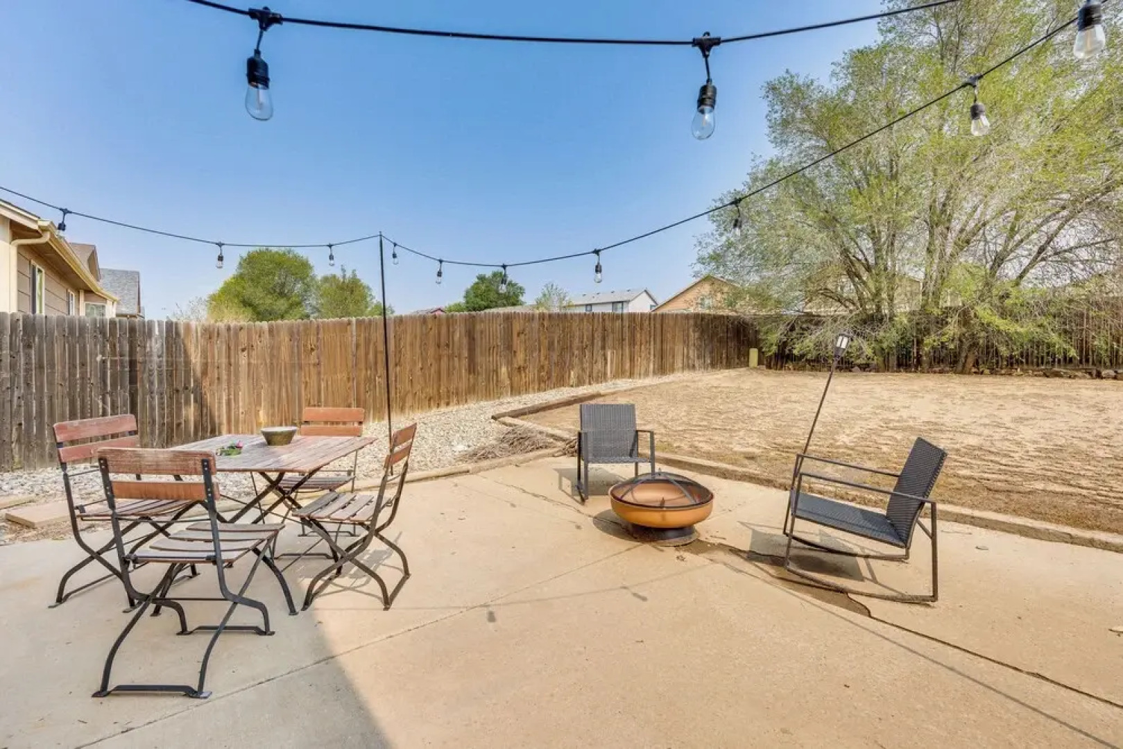 Music-Themed Fountain Home W/ Fireplace & Yard!