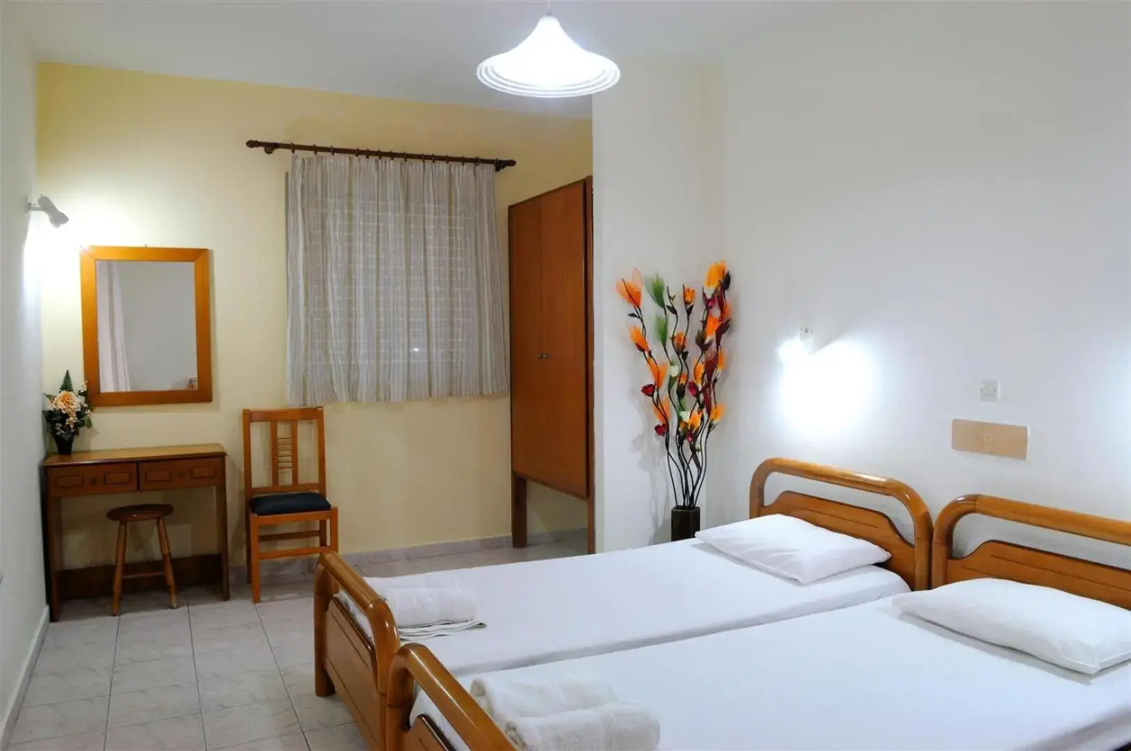 Nikos 2 Studios & Apartments