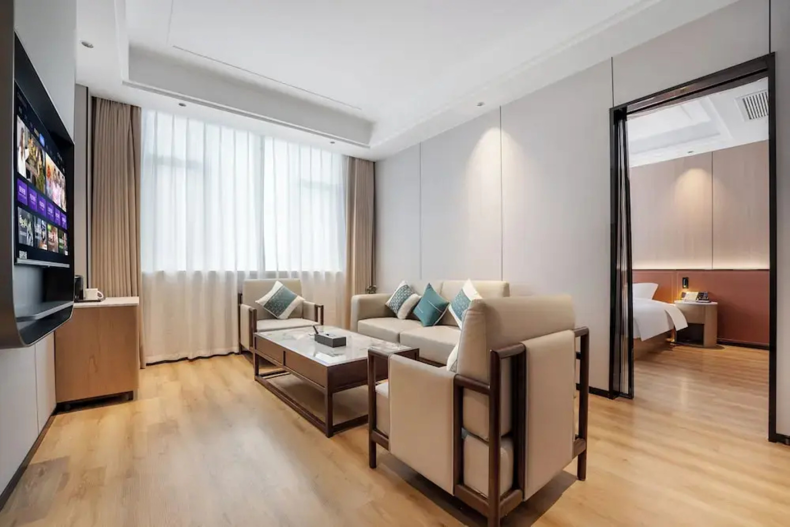 Wanzai Yijia La Maison Hotel