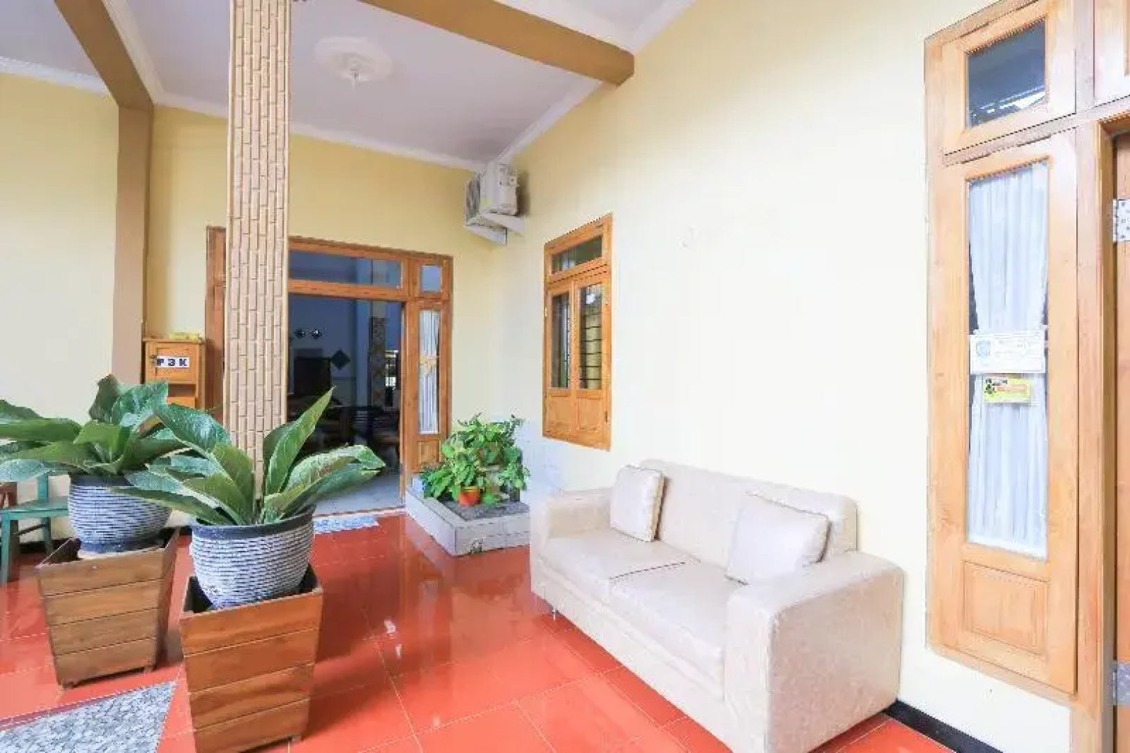 Wallet Family Residence Syariah by OYO Rooms