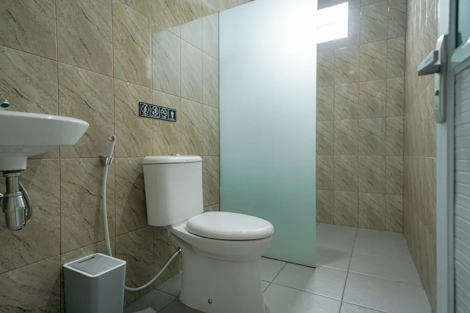 RedDoorz near Exit Toll Sirkuit Sentul