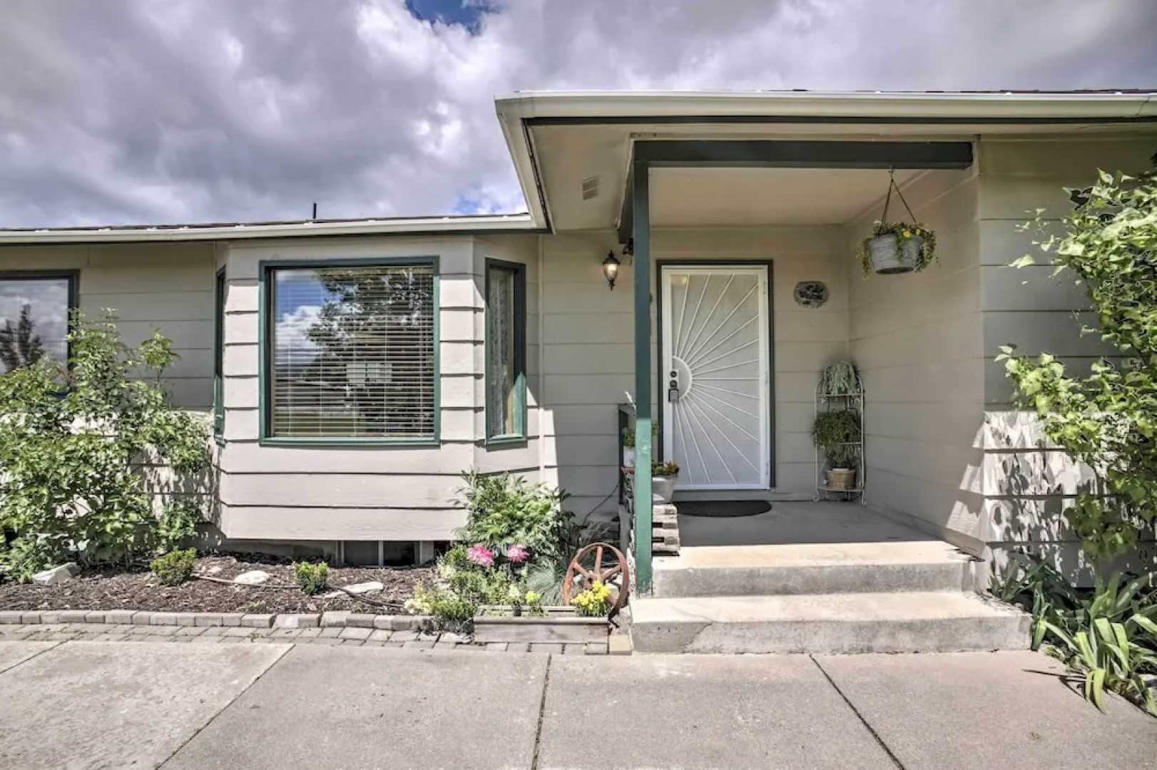 Sunny Home w/ Patio < 10 Mi to Lake Coeur D'alene