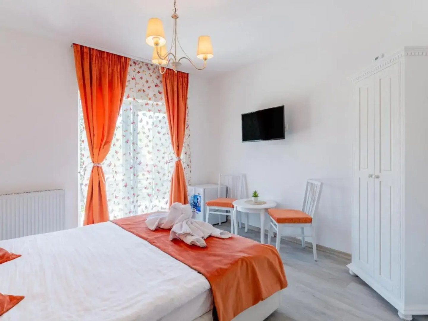 Pensiunile Casuta cu Trandafiri 1