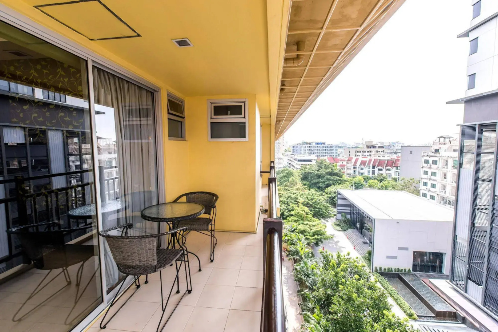 Palette Bella B All Suites Bangkok Hotel