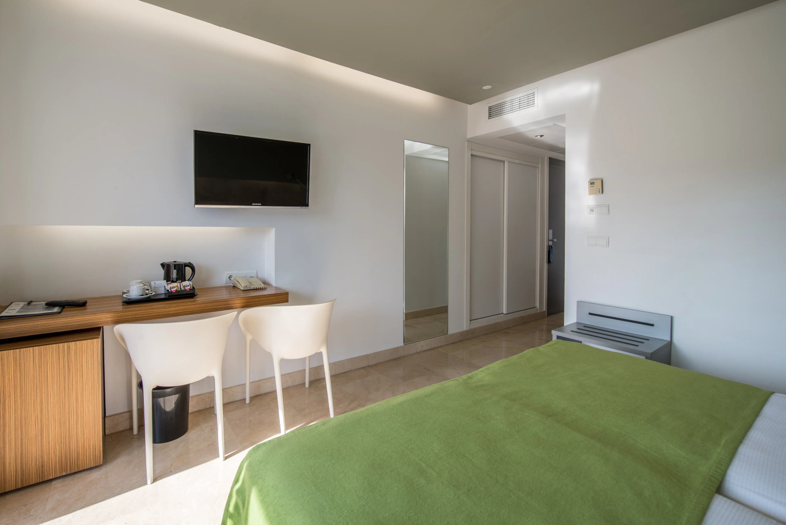 Belroy Hotel and Apartments