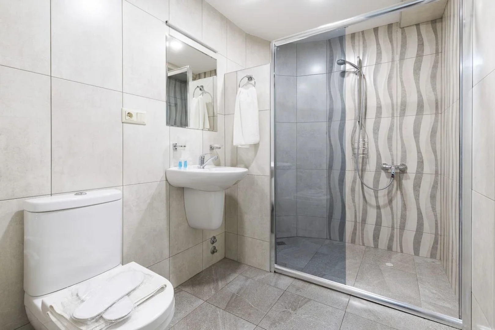 Отель Aura Plaza