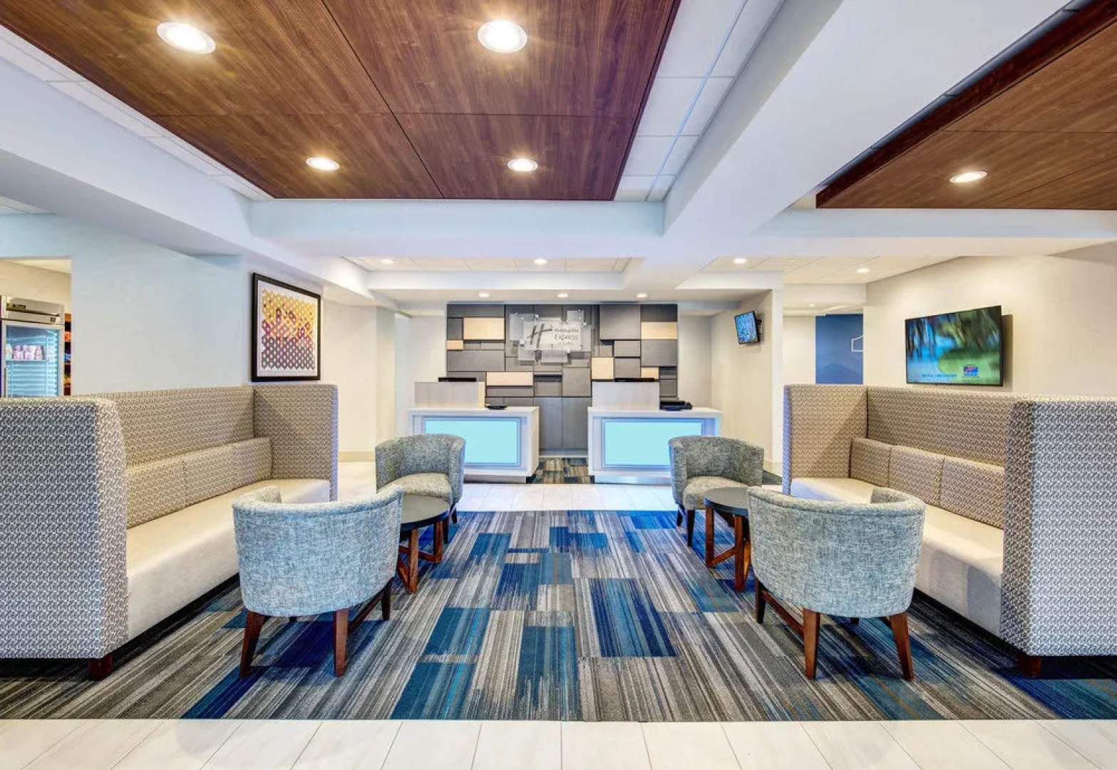 Holiday Inn Express & Suites Woodbridge