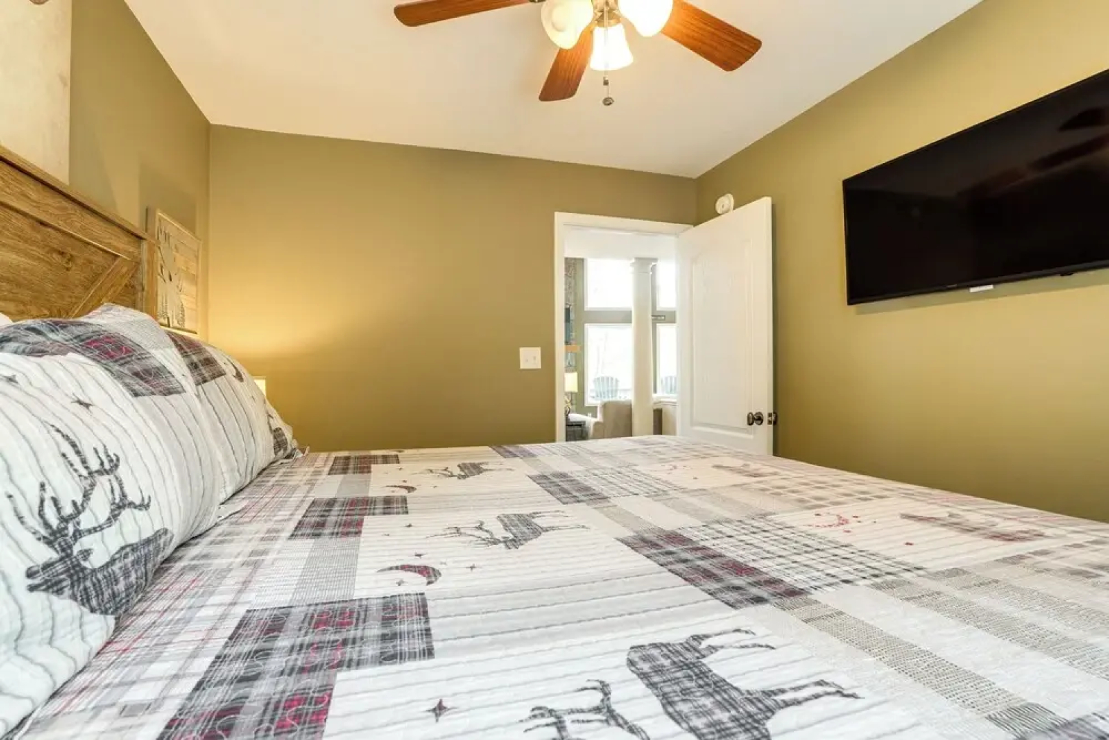 Stunning Wintergreen Resort Home: Ski & Golf!