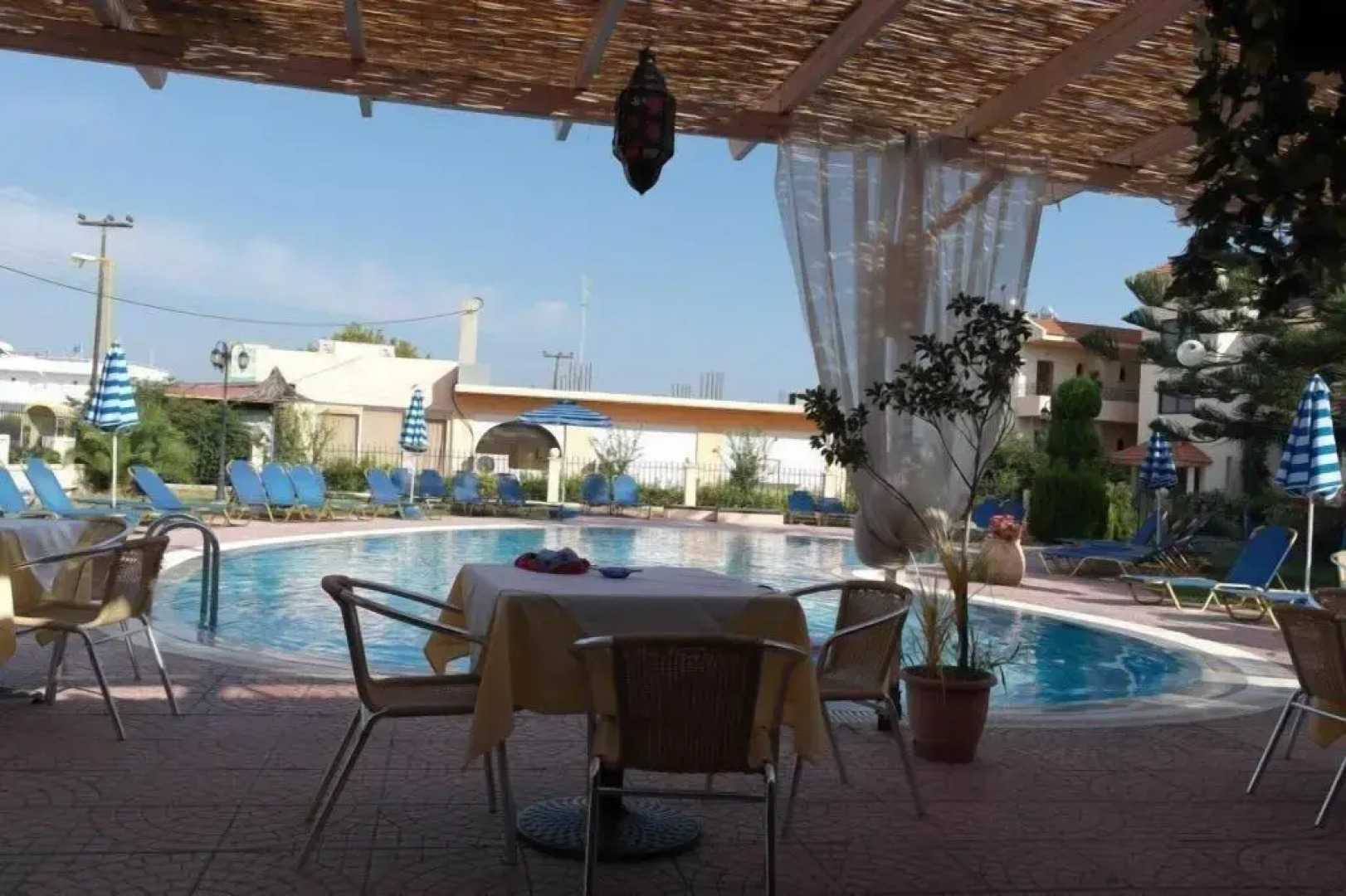 Lyristis Dinos Studios & Apartments