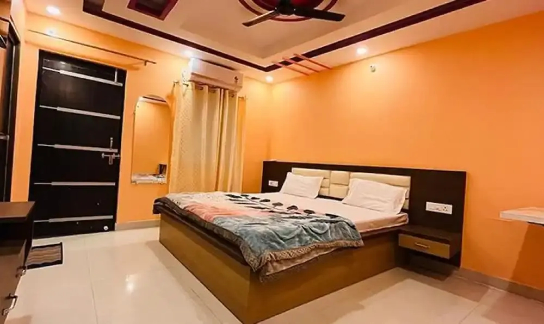 Fabhotel New Raghukul Loung