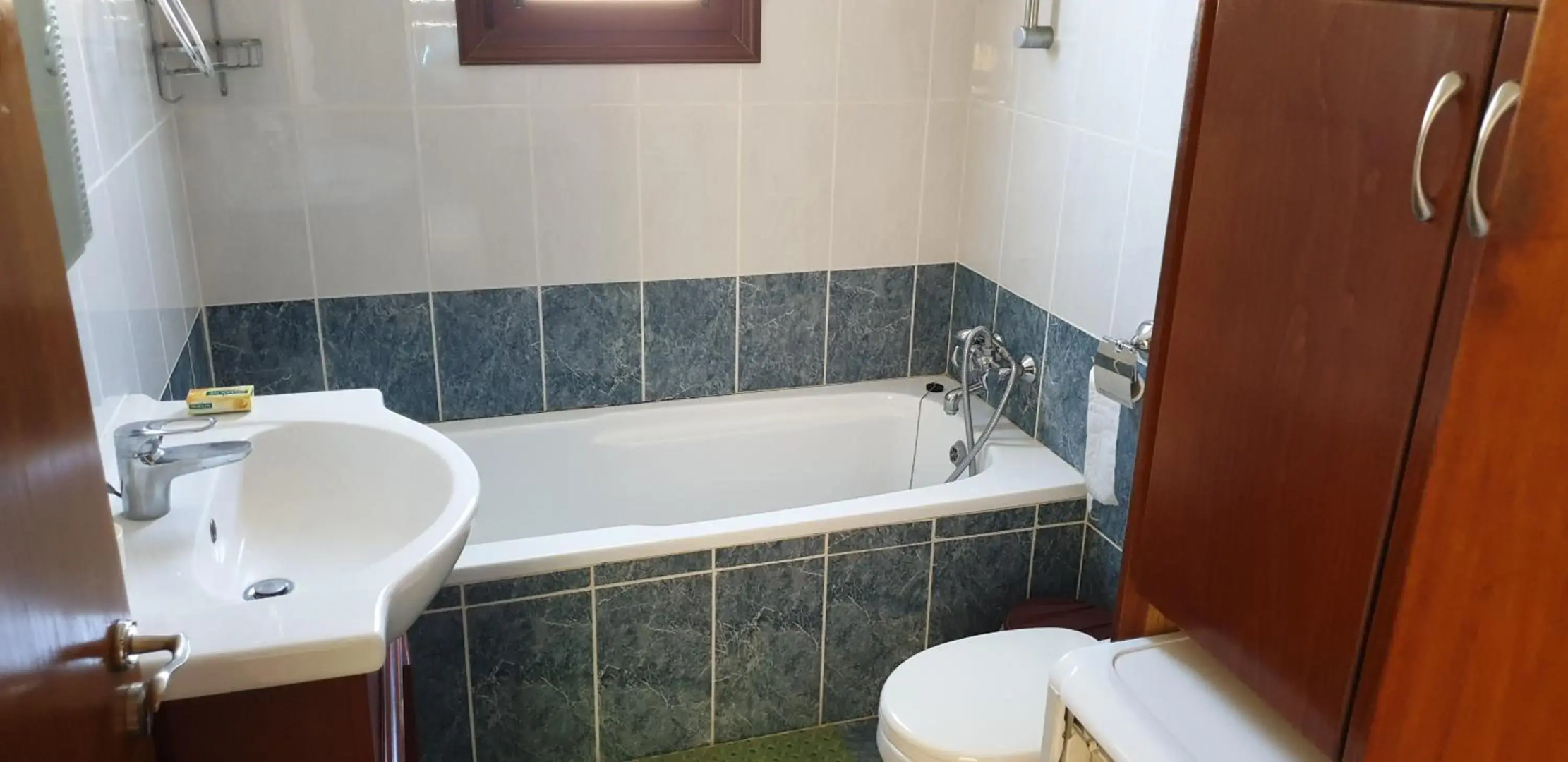 JOANNA SUNSET APTS Pomos