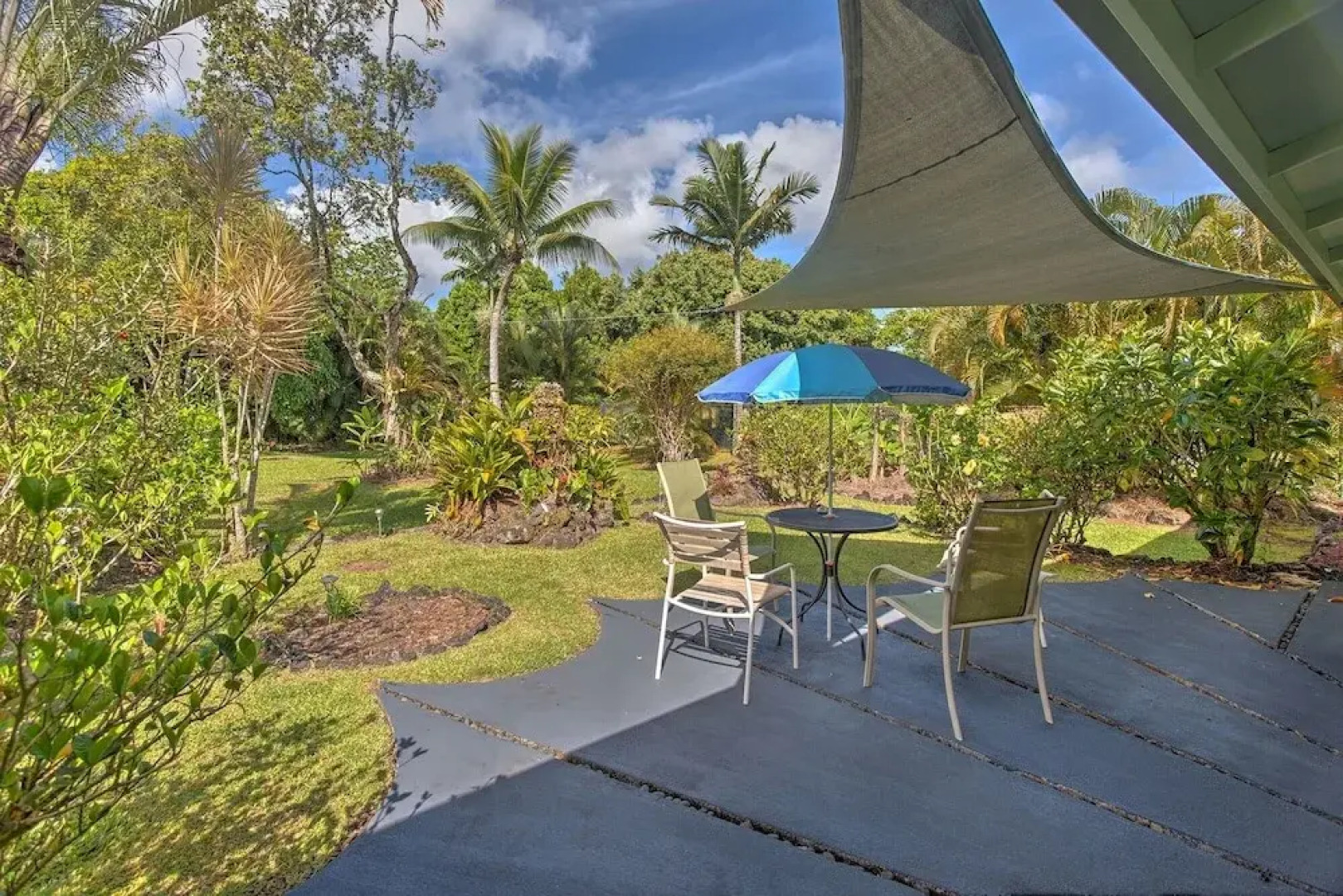 Hale O Nani Mala Pua 3 Bedroom Home by RedAwning